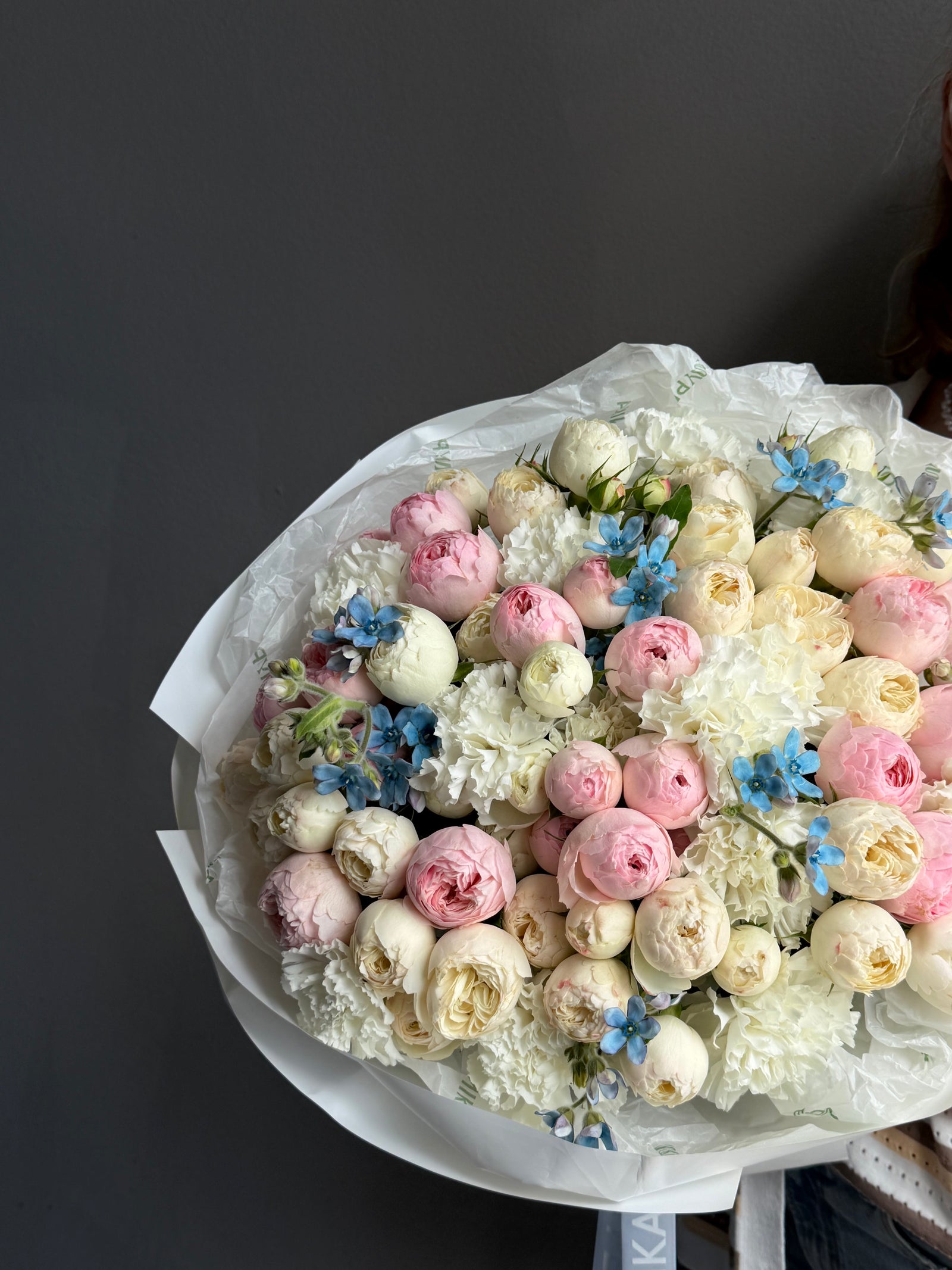 Bouquet “Thinking of You” — garden spray roses, dianthus, oxypetalum