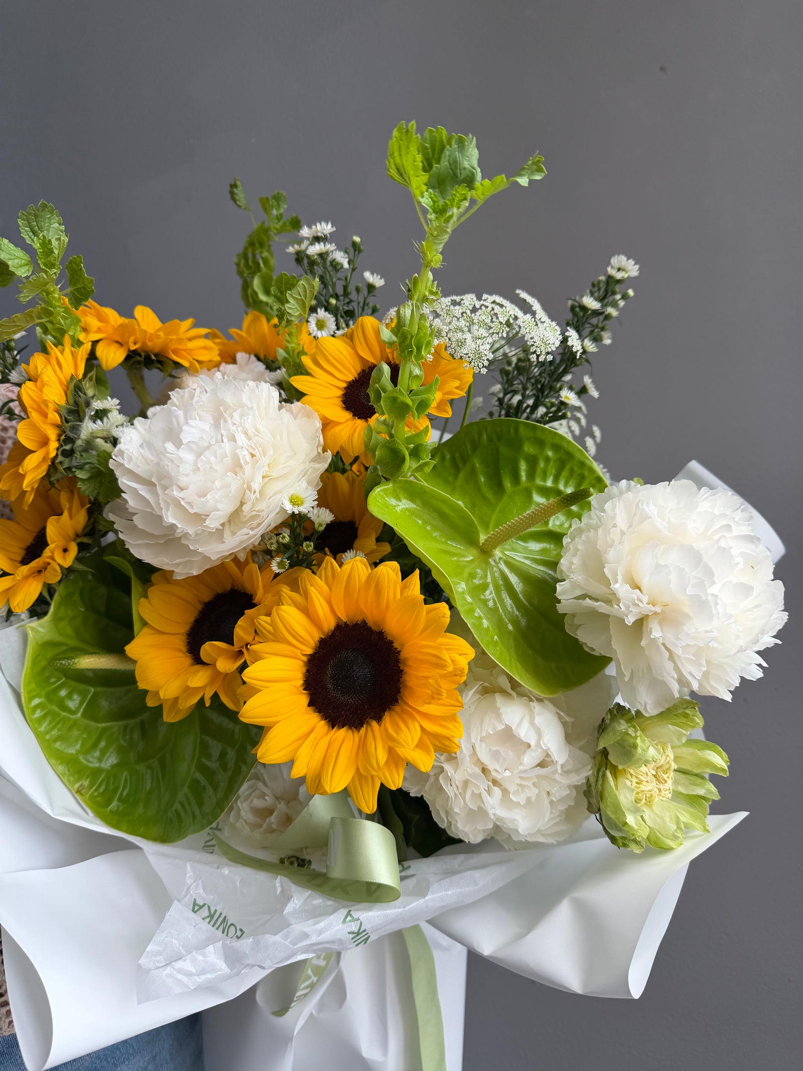 Bouquet “Daylight Garden” — peonies, sunflowers, anthuriums