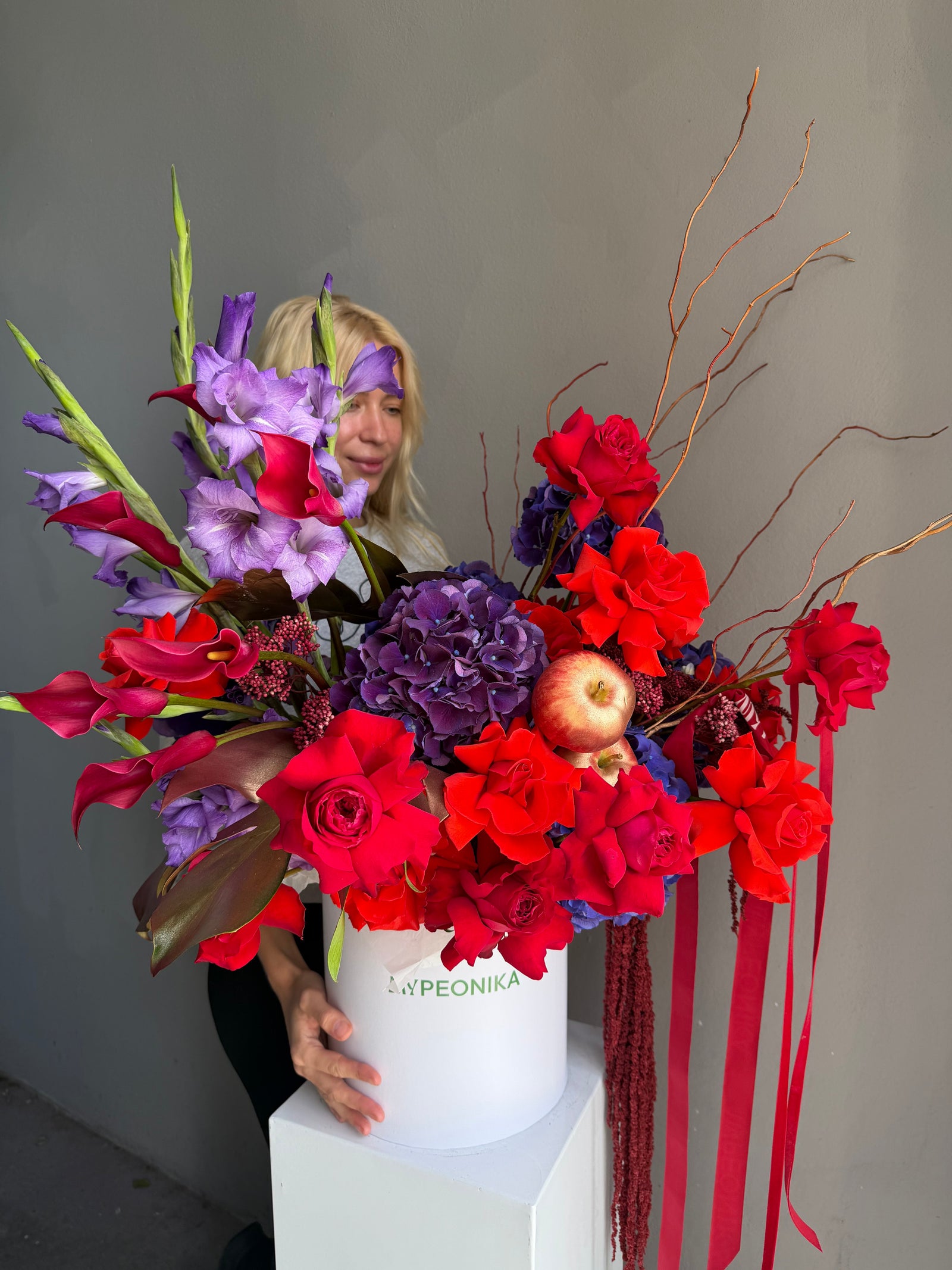 Flower Box “Drama Queen” — hydrangea, rose, amaranthus, gladiolus, decorative apple