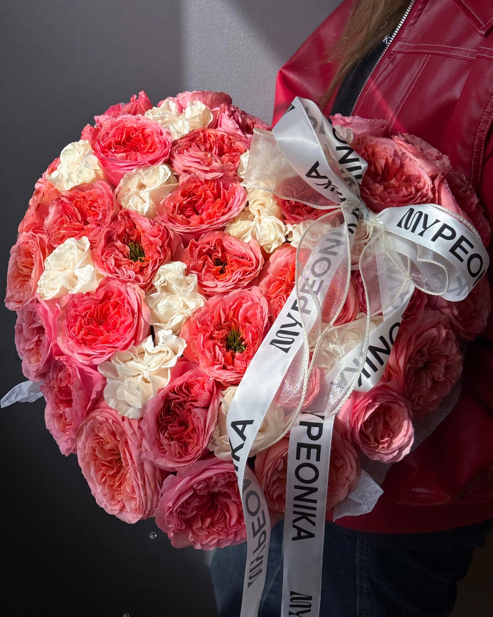 Heart-shaped flower box "Pink &amp; White" - garden roses