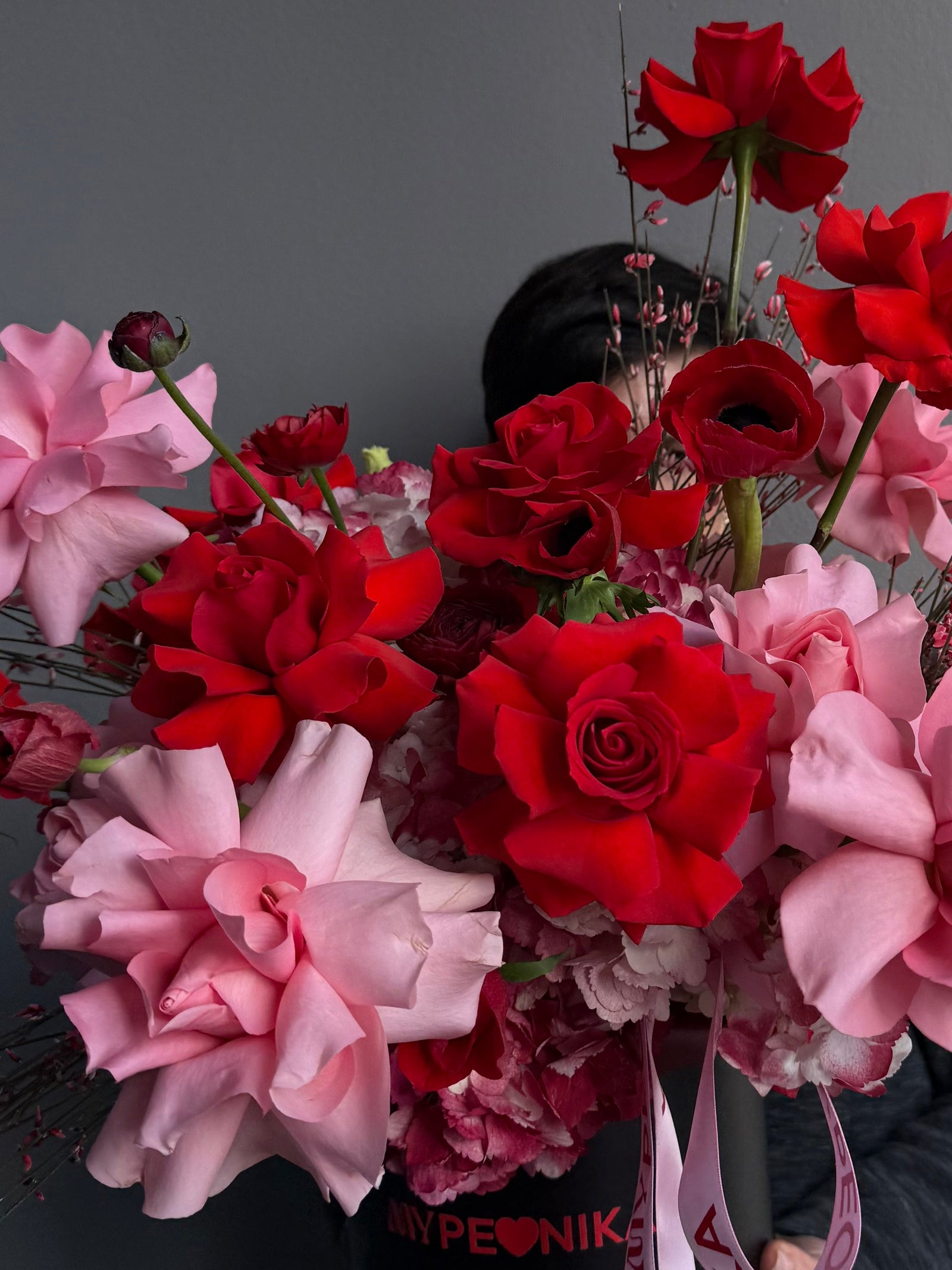 Valentine’s Box “Flirt &amp; Fire” — French roses, anemones, genista
