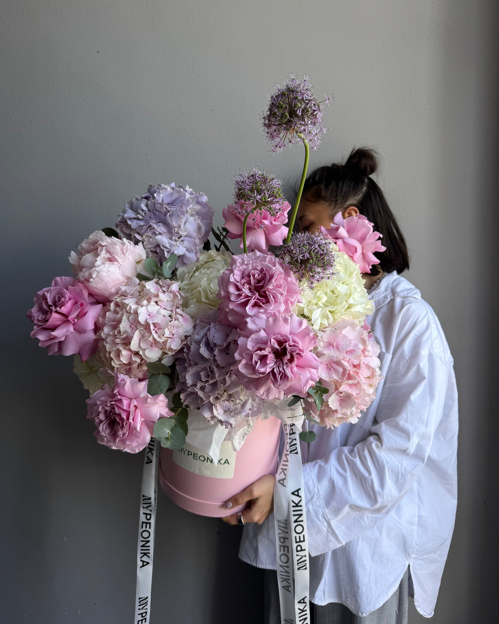Flower Box “Air Kiss” - Hollander hydrangeas, allium