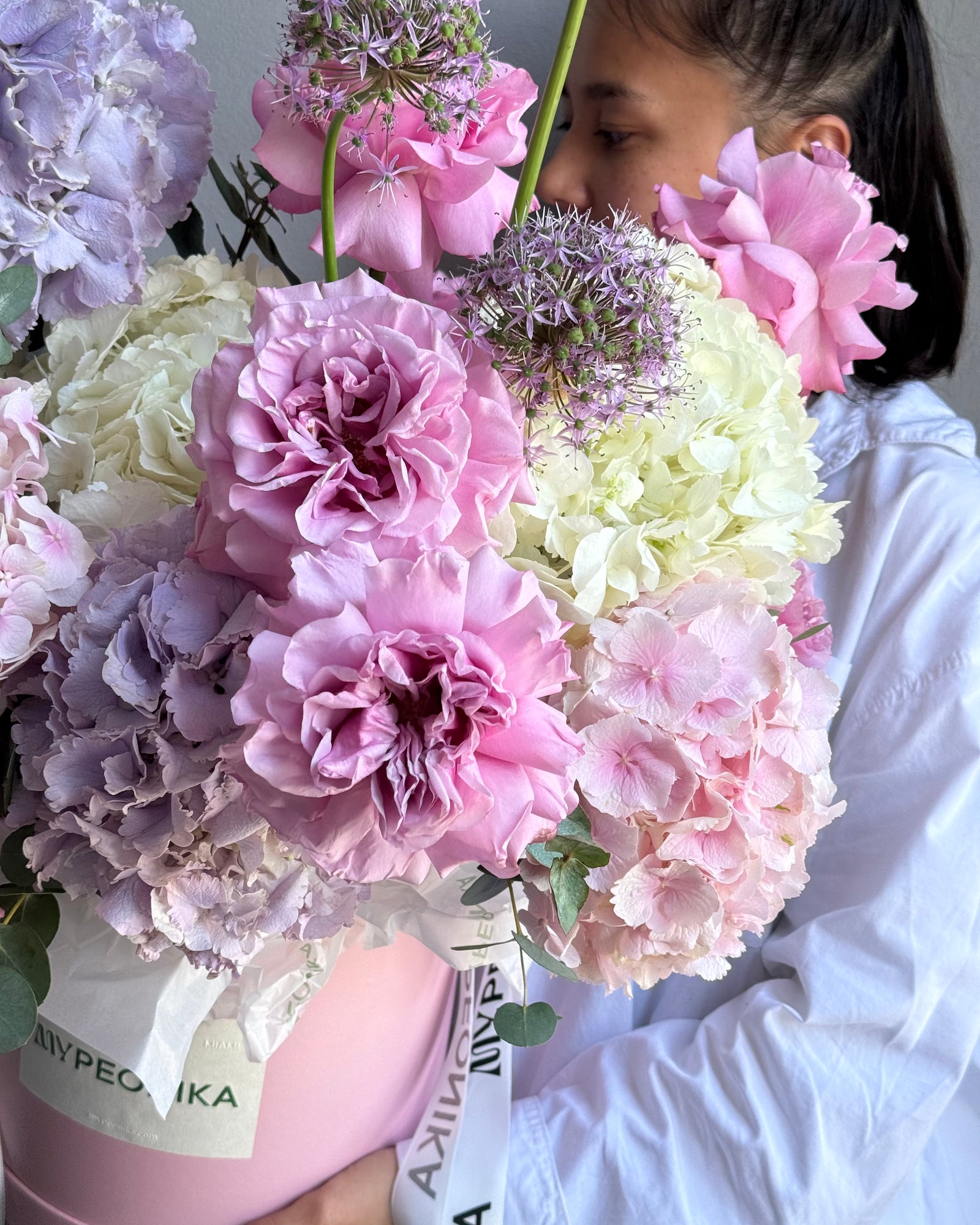 Flower Box “Air Kiss” - Hollander hydrangeas, allium