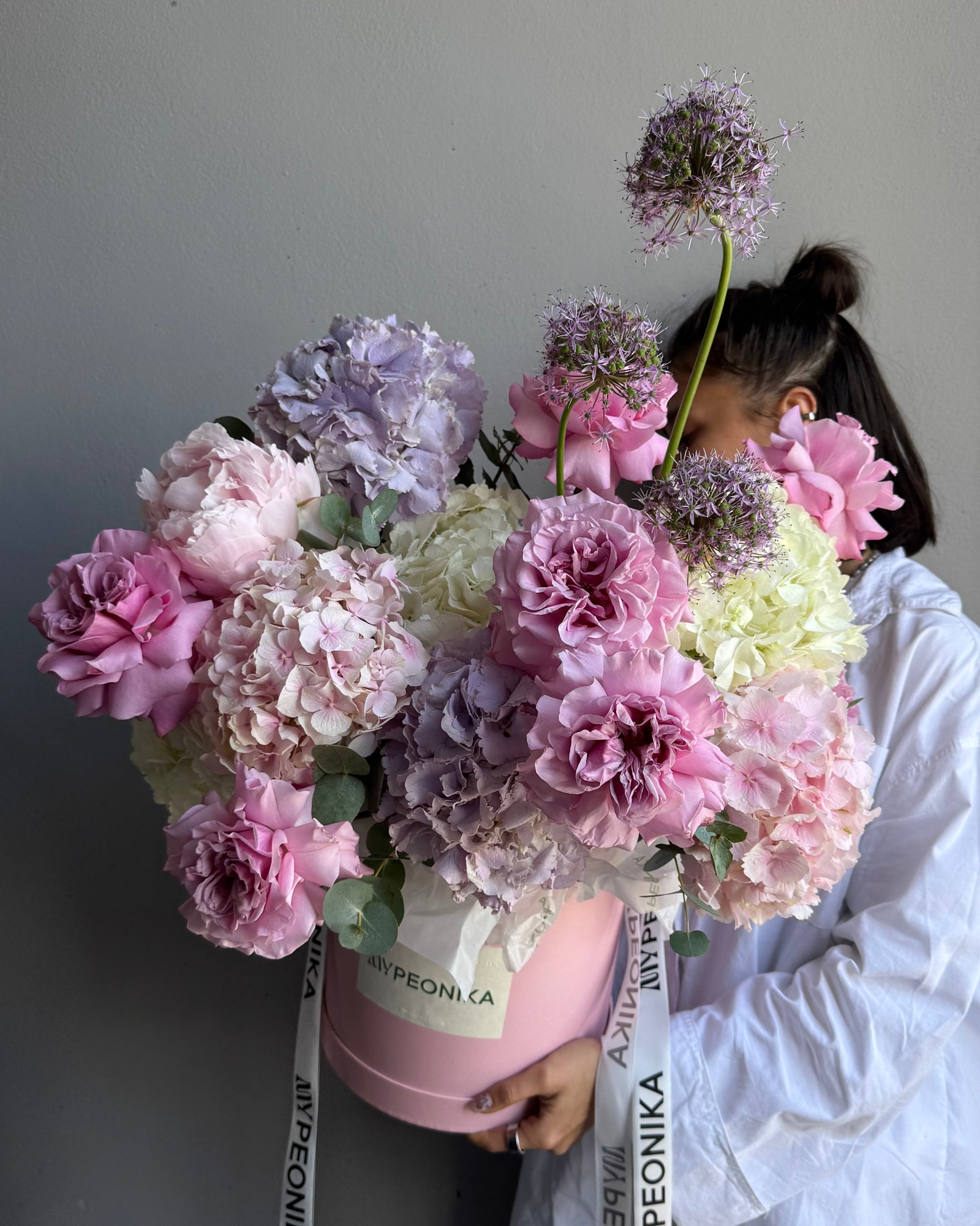 Flower Box “Air Kiss” - Hollander hydrangeas, allium