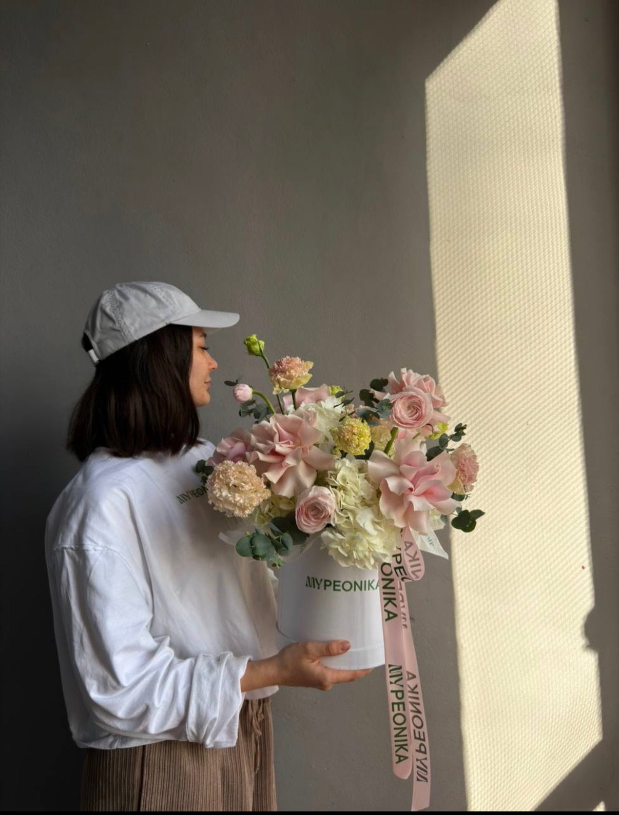 Flower Box “Tender Pink Tranquility” - roses, hydrangeas, ranunculuses