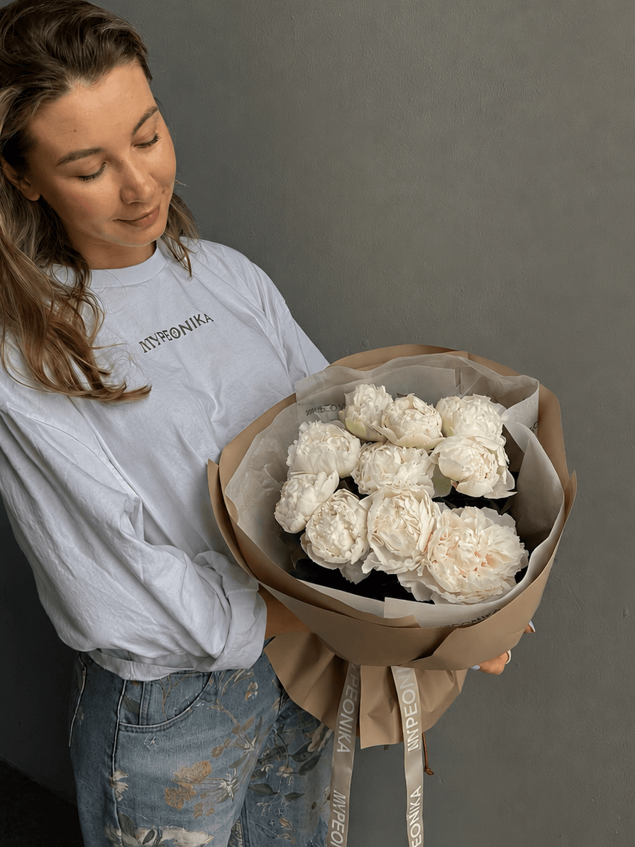Bouquet of Peonies "Bowl of cream" - white peonies