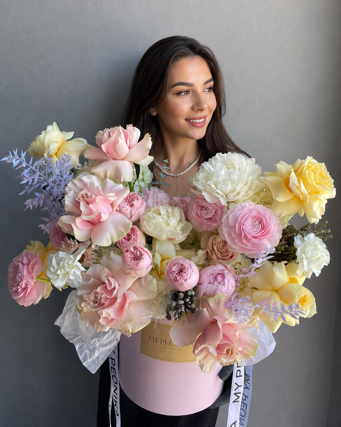 Flower Box "Pure Love" - garden roses, ranunculuses