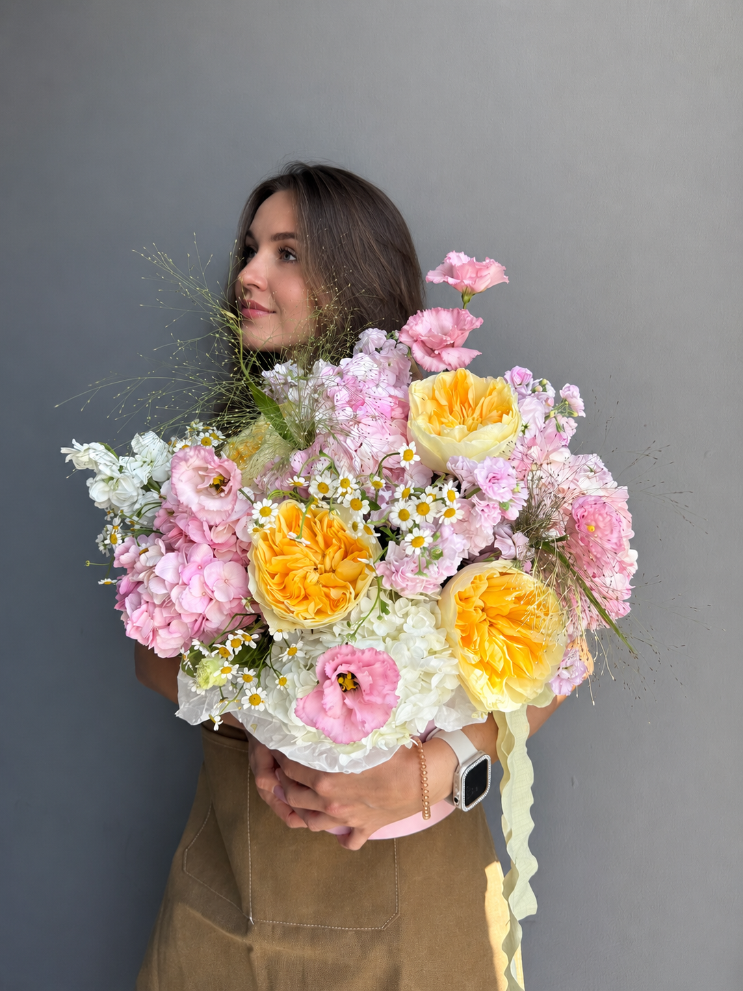 Flower Box “Sunny Side” — garden roses, hydrangea, daisies
