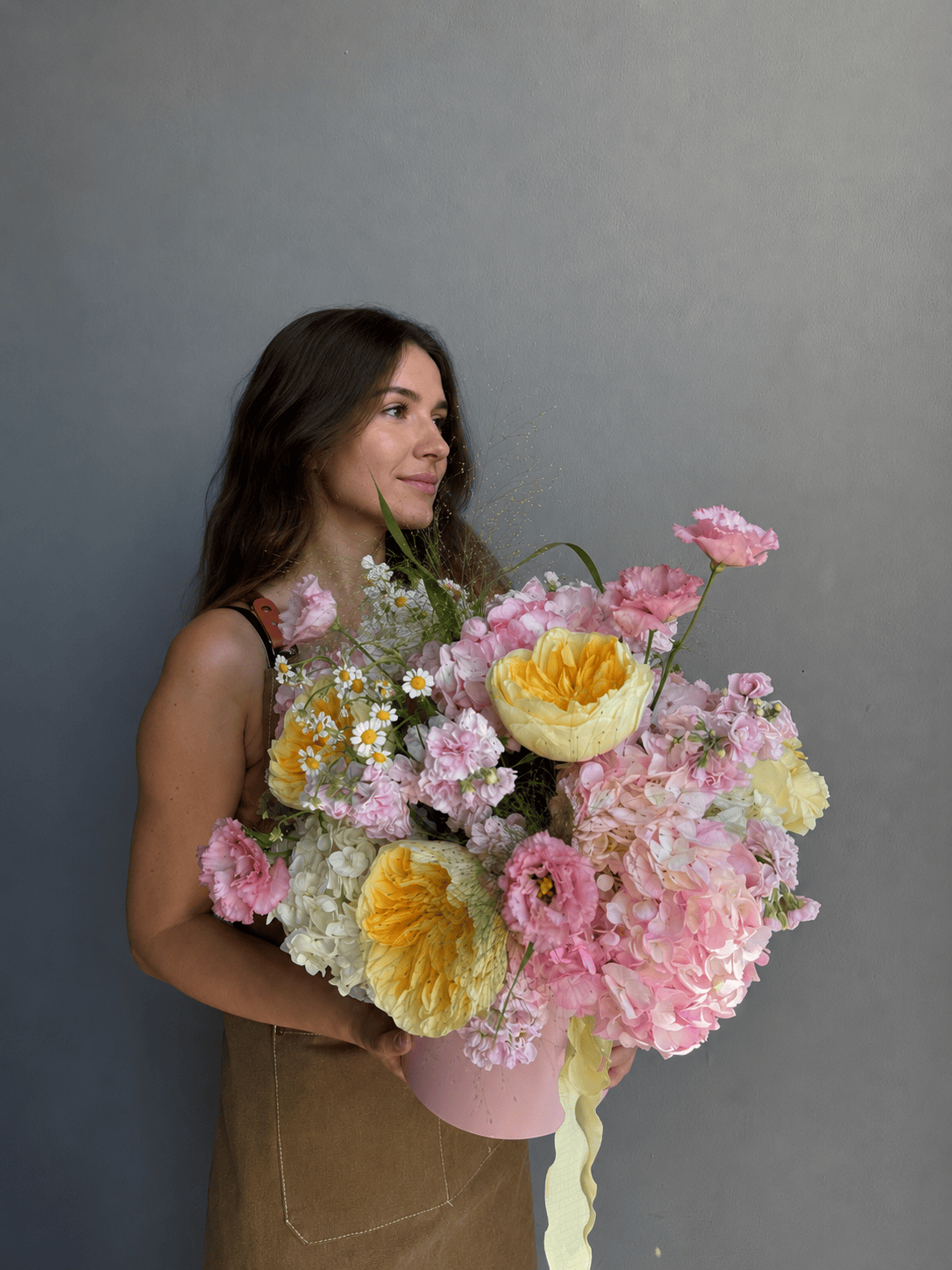 Flower Box “Sunny Side” — garden roses, hydrangea, daisies