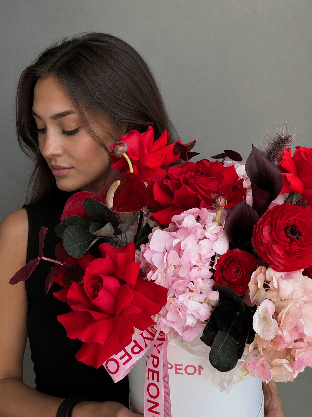 Flower Box “Aftertaste” — roses, ranunculus, hydrangea, calla lilies