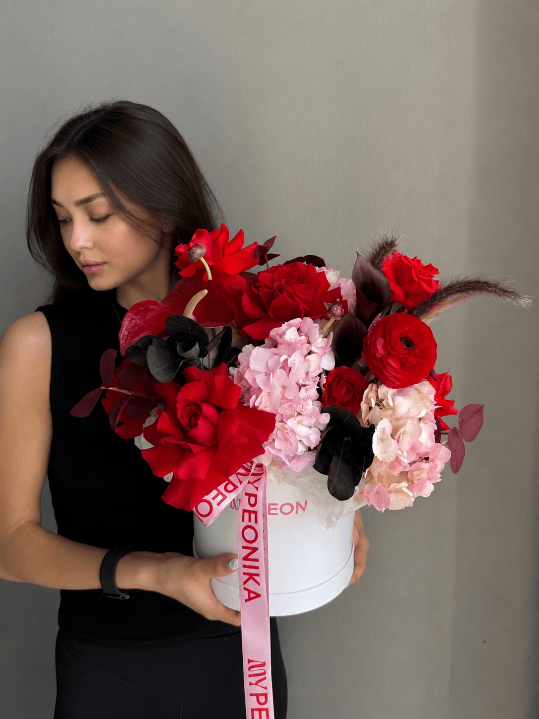 Flower Box “Aftertaste” — roses, ranunculus, hydrangea, calla lilies