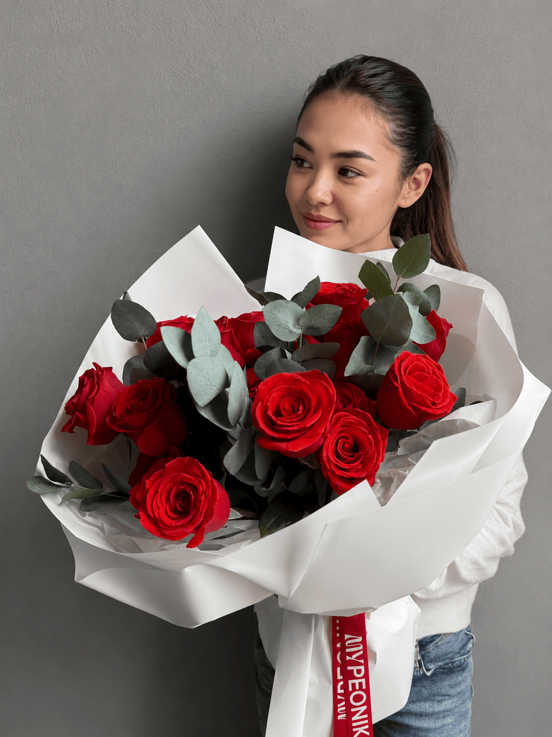 Bouquet “Red Nina” — roses, eucalyptus