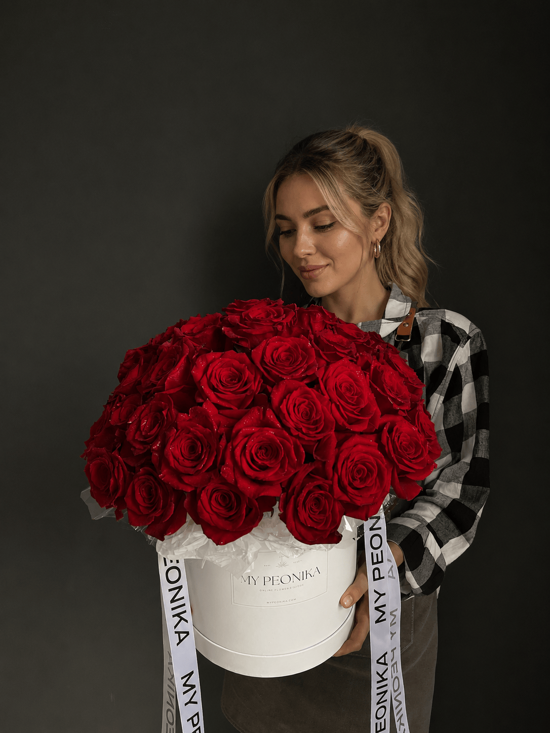 Flower Box "Freedom" - classic red roses
