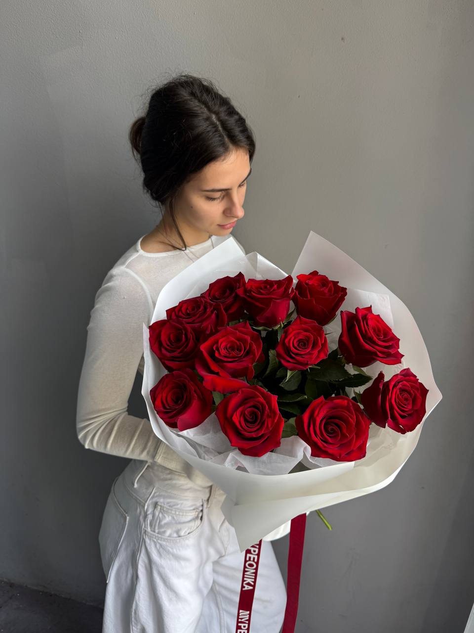 Bouquet "Explorer" - 12 red roses