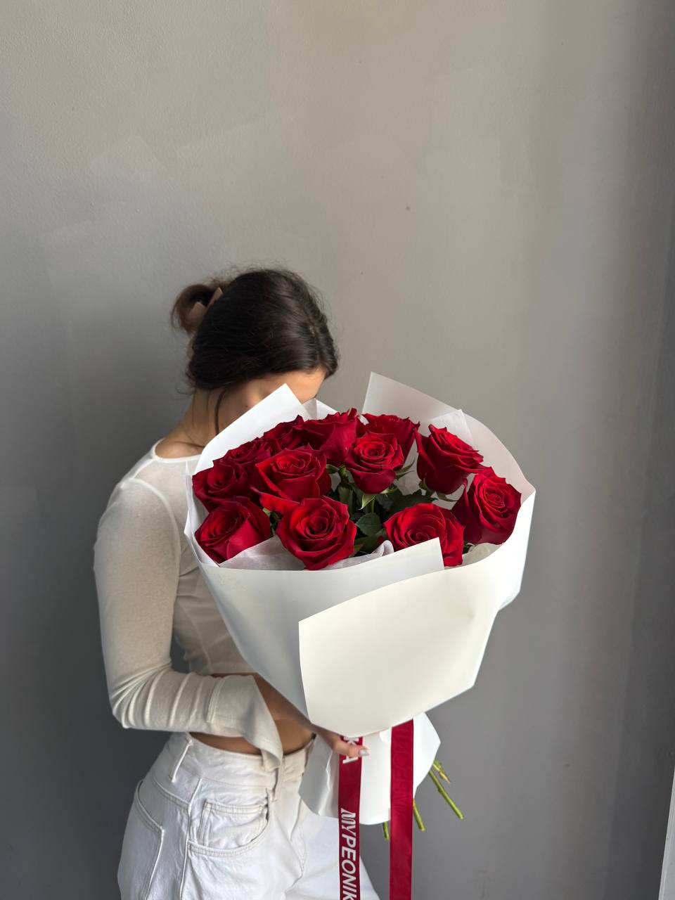Bouquet "Explorer" - 12 red roses