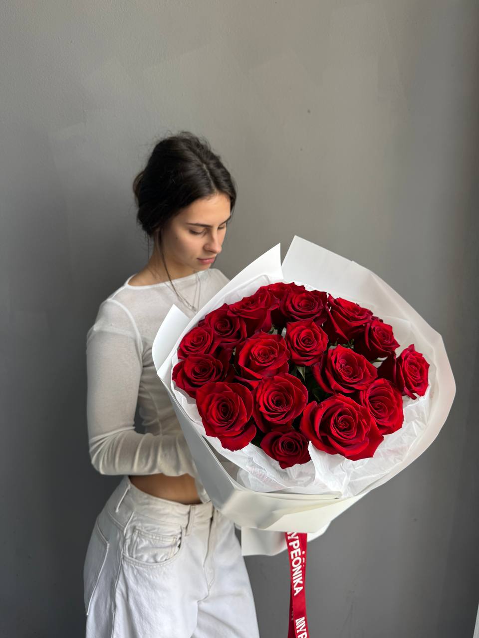 Bouquet "Explorer" - 18 red roses