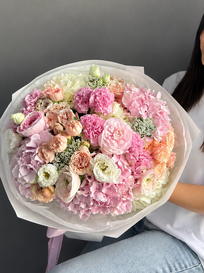Bouquet “Pink Champagne” — ranunculus, hydrangea, garden roses, lisianthus