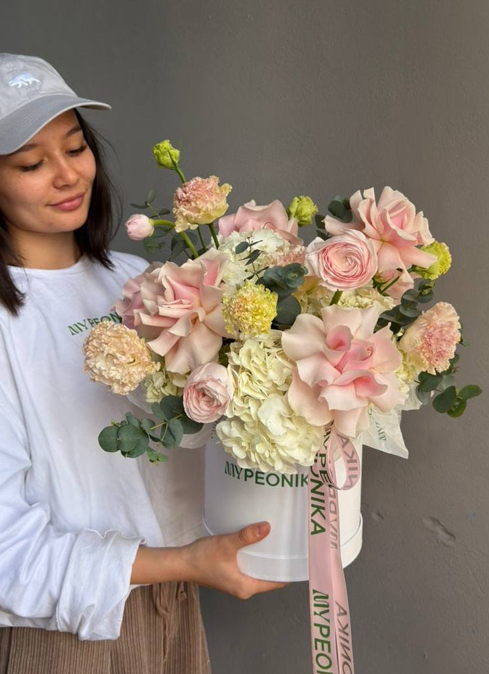 Flower Box “Tender Pink Tranquility” - roses, hydrangeas, ranunculuses