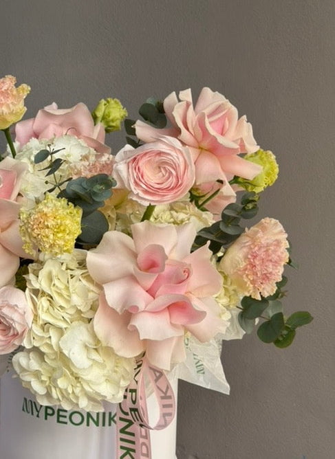 Flower Box “Tender Pink Tranquility” - roses, hydrangeas, ranunculuses
