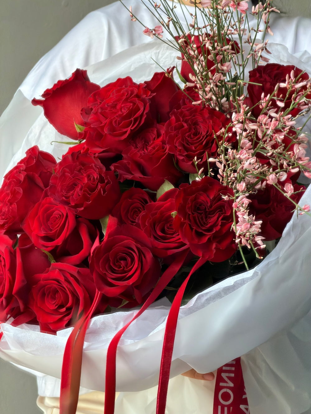 Bouquet “Heart Melt” — roses, genista