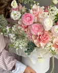 Flower Box "Blooming Éclair" - Ranunculus, French roses