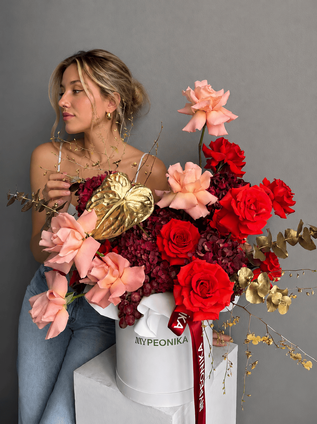 Flower Box "The Golden Blessing" - roses, hydrangeas, eucalyptus