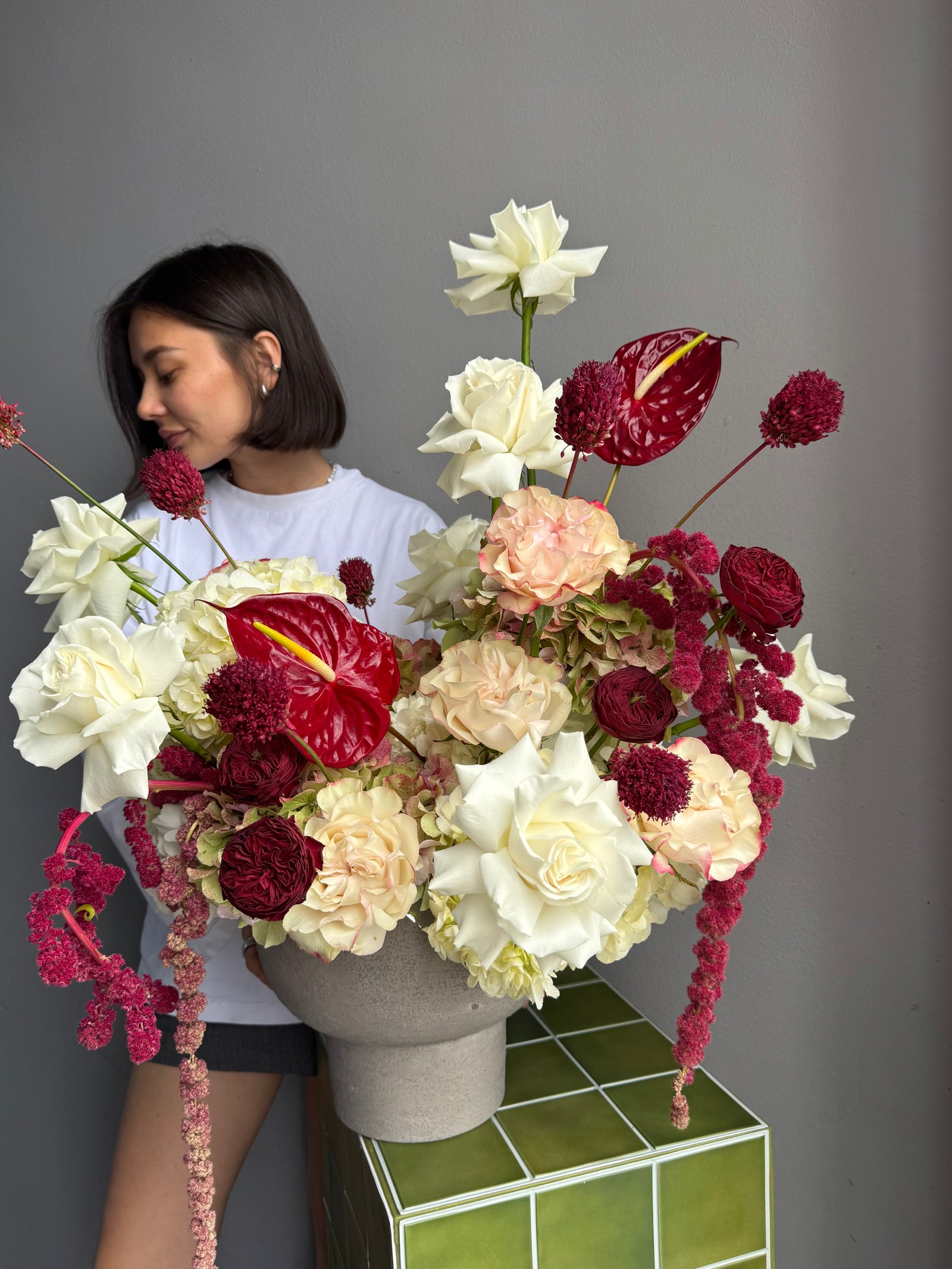 Flower arrangement in a pot “Alpha” — hydrangea, roses