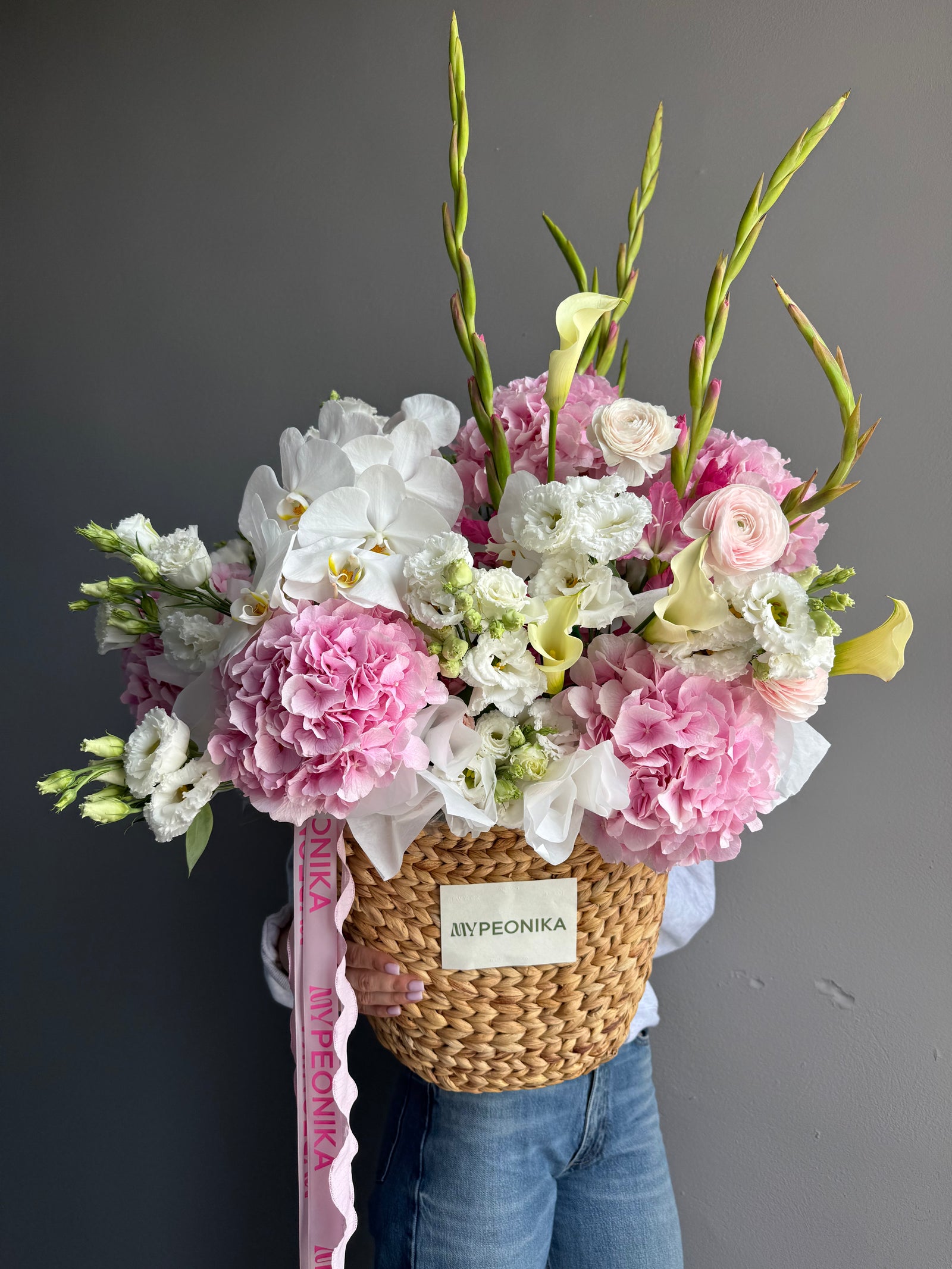 Flower Basket "Glamorous" - Lisianthus, hydrangeas, gladioluses