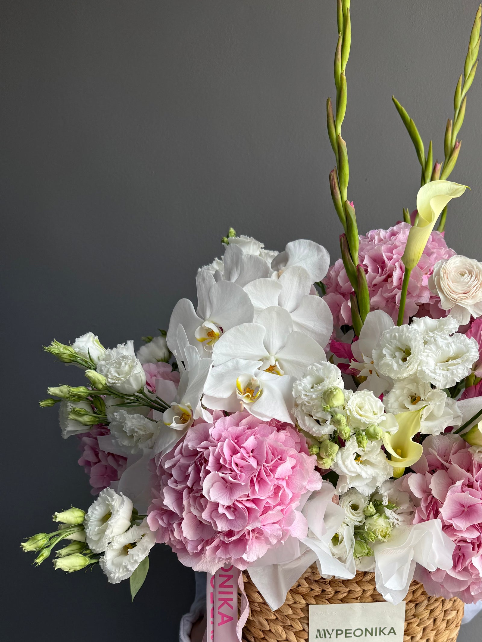 Flower Basket "Glamorous" - Lisianthus, hydrangeas, gladioluses