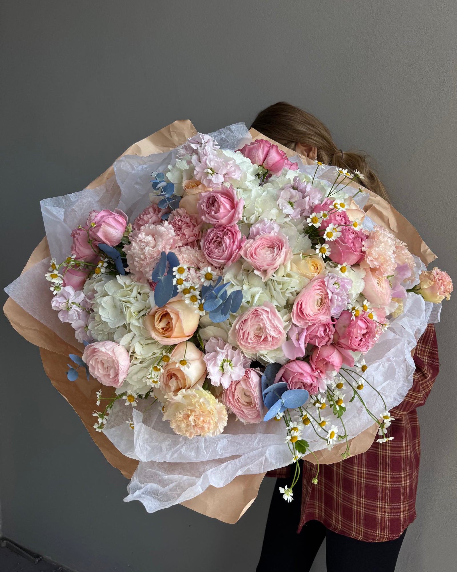 Bouquet "Moonlight Kiss" - lisianthus, peony roses, ranunculus