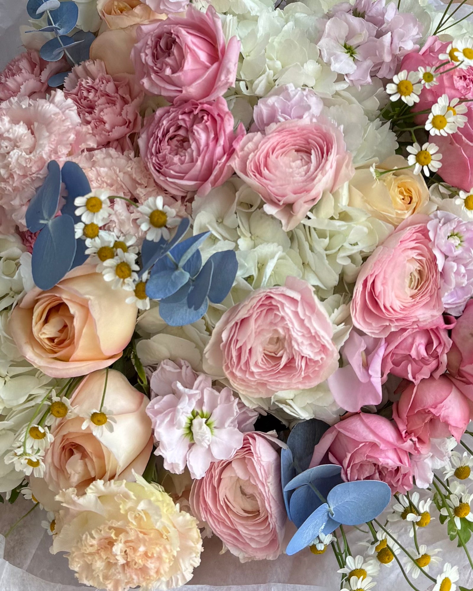 Bouquet "Moonlight Kiss" - lisianthus, peony roses, ranunculus