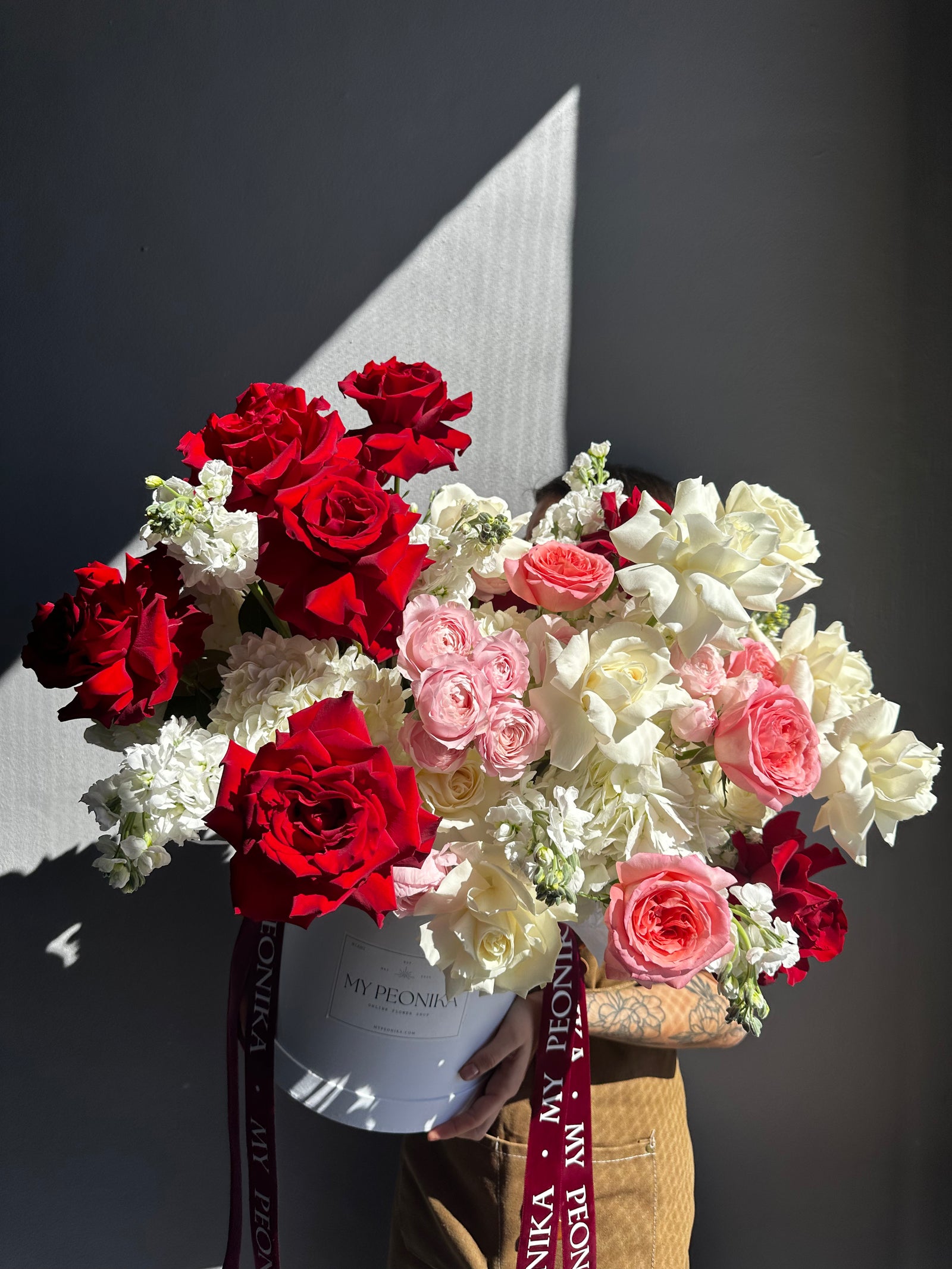 Flower box “Call me back” - roses, hydrangeas, stock