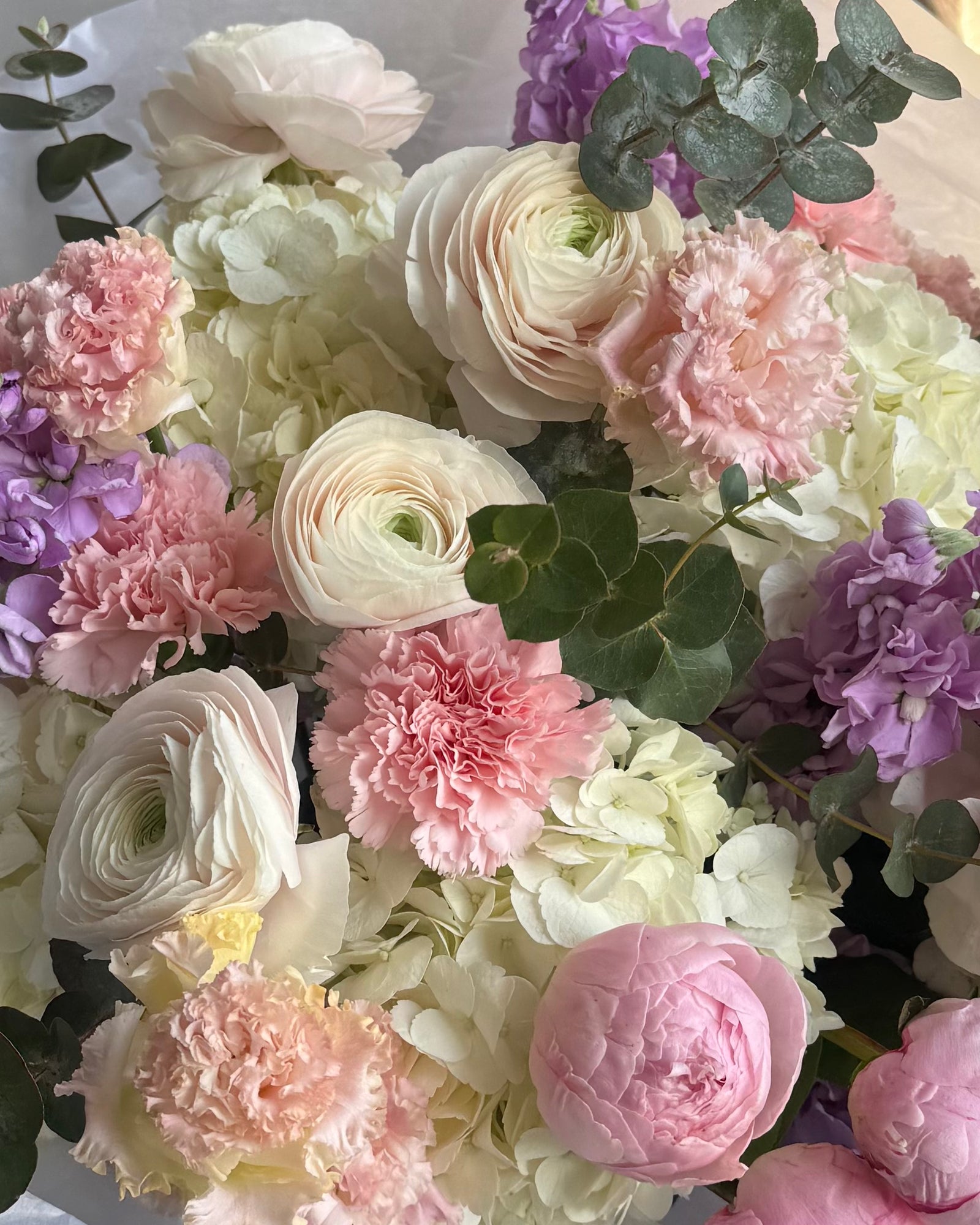 Bouquet "Plum &amp; Blush" - lisianthus, ranunculus, hydrangeas