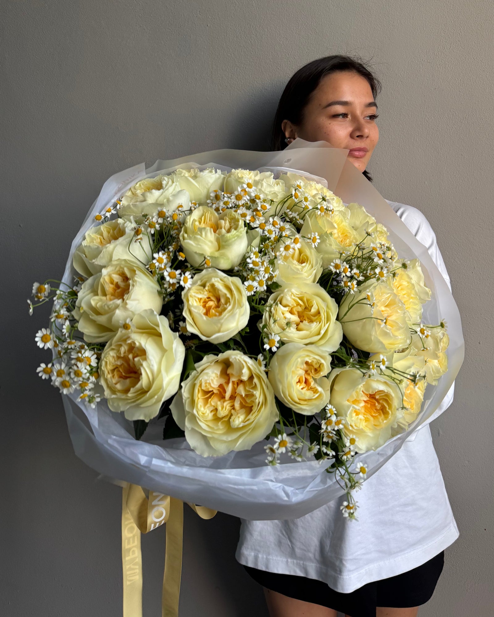 Bouquet "Sunkissed Bliss" - Peony roses, chamomile