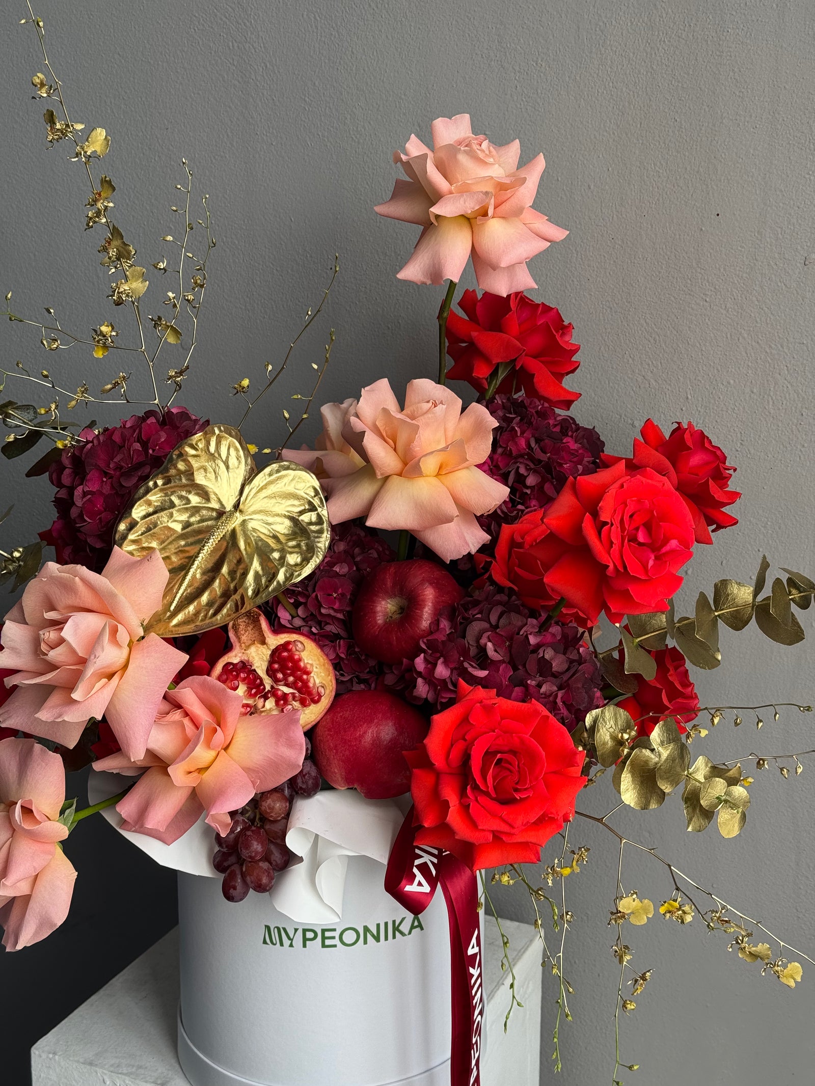 Flower Box "The Golden Blessing" - roses, hydrangeas, pomegranate