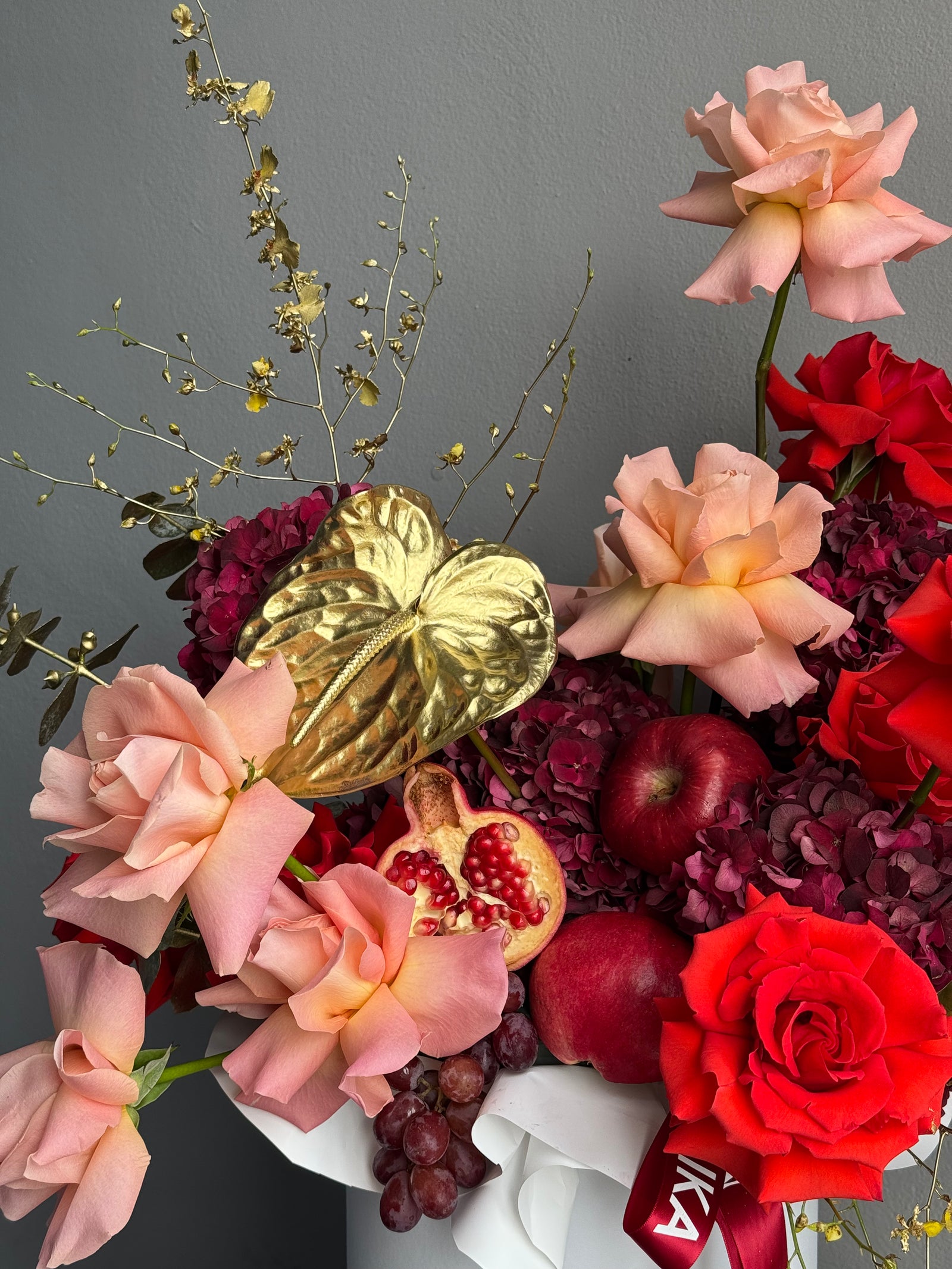 Flower Box "The Golden Blessing" - roses, hydrangeas, pomegranate