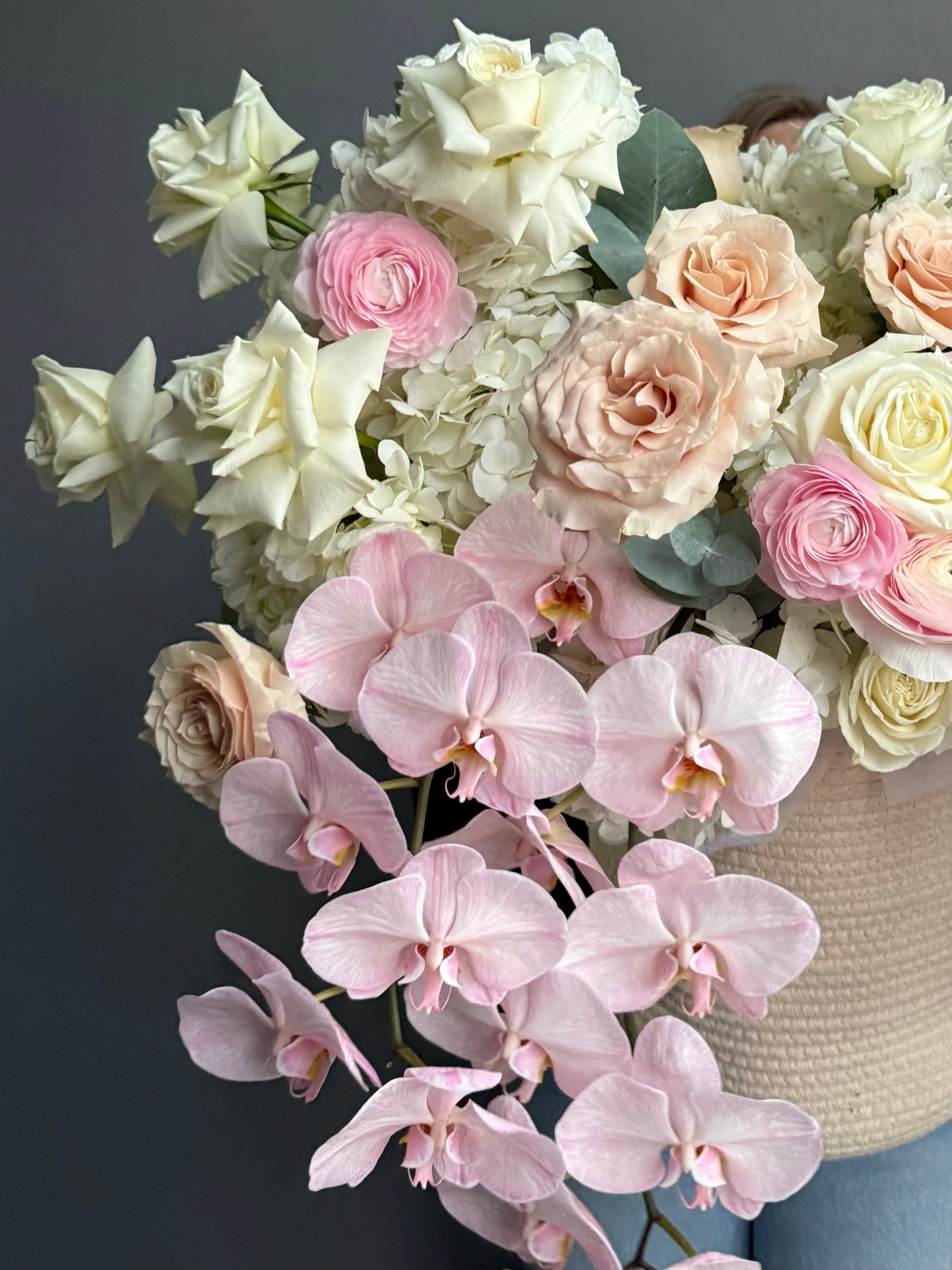 Flower Box "Love on Repeat" - Orchids, roses, ranunculus