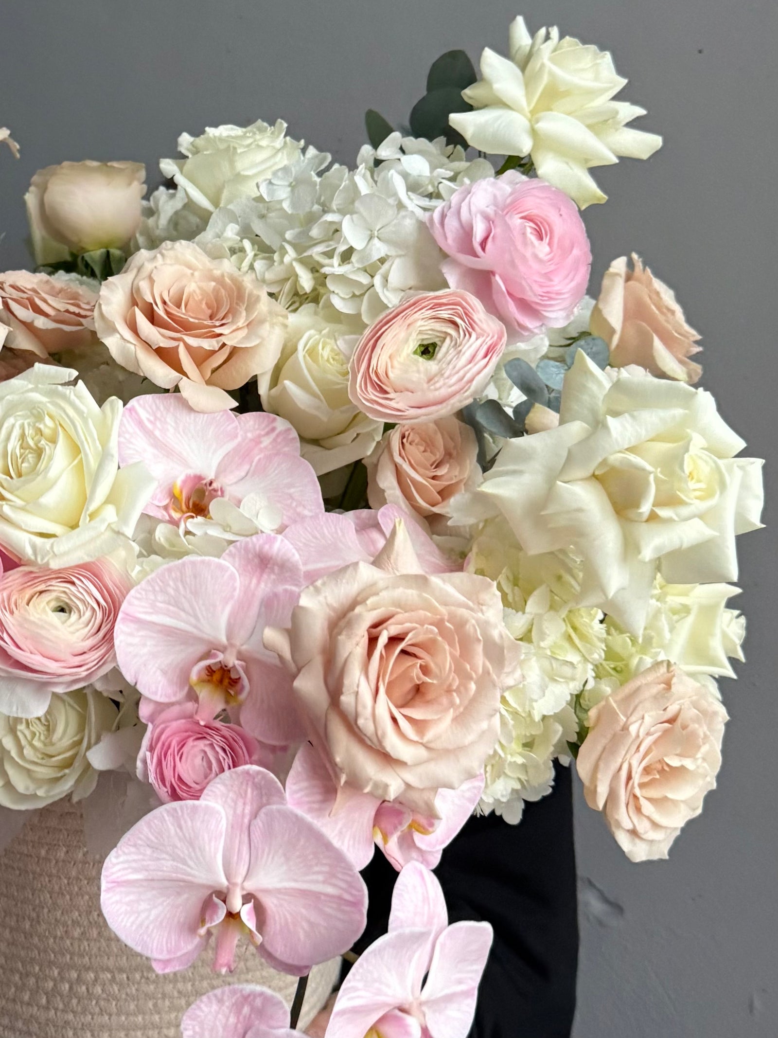 Flower Box "Love on Repeat" - Orchids, roses, ranunculus