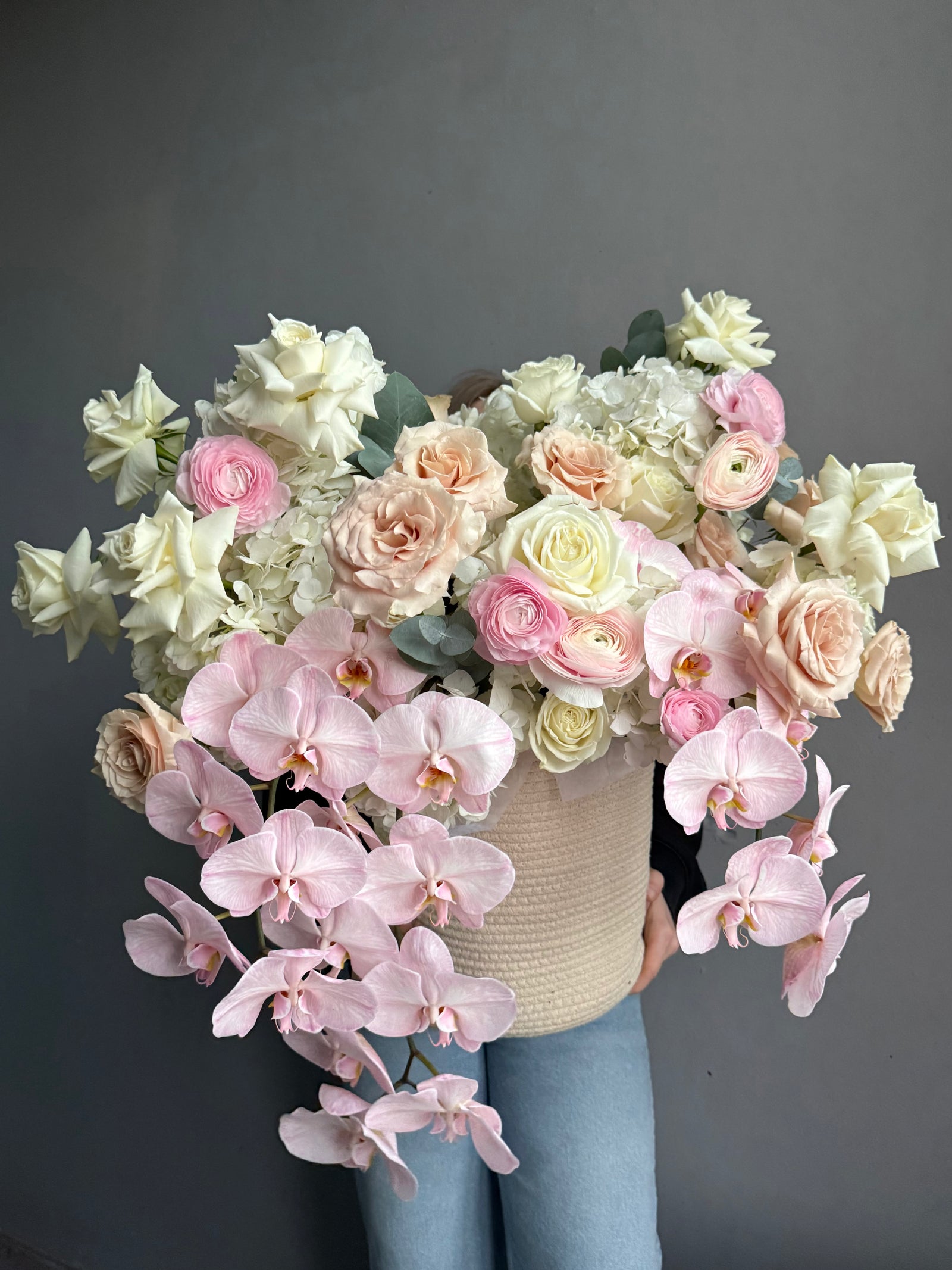 Flower Box "Love on Repeat" - Orchids, roses, ranunculus