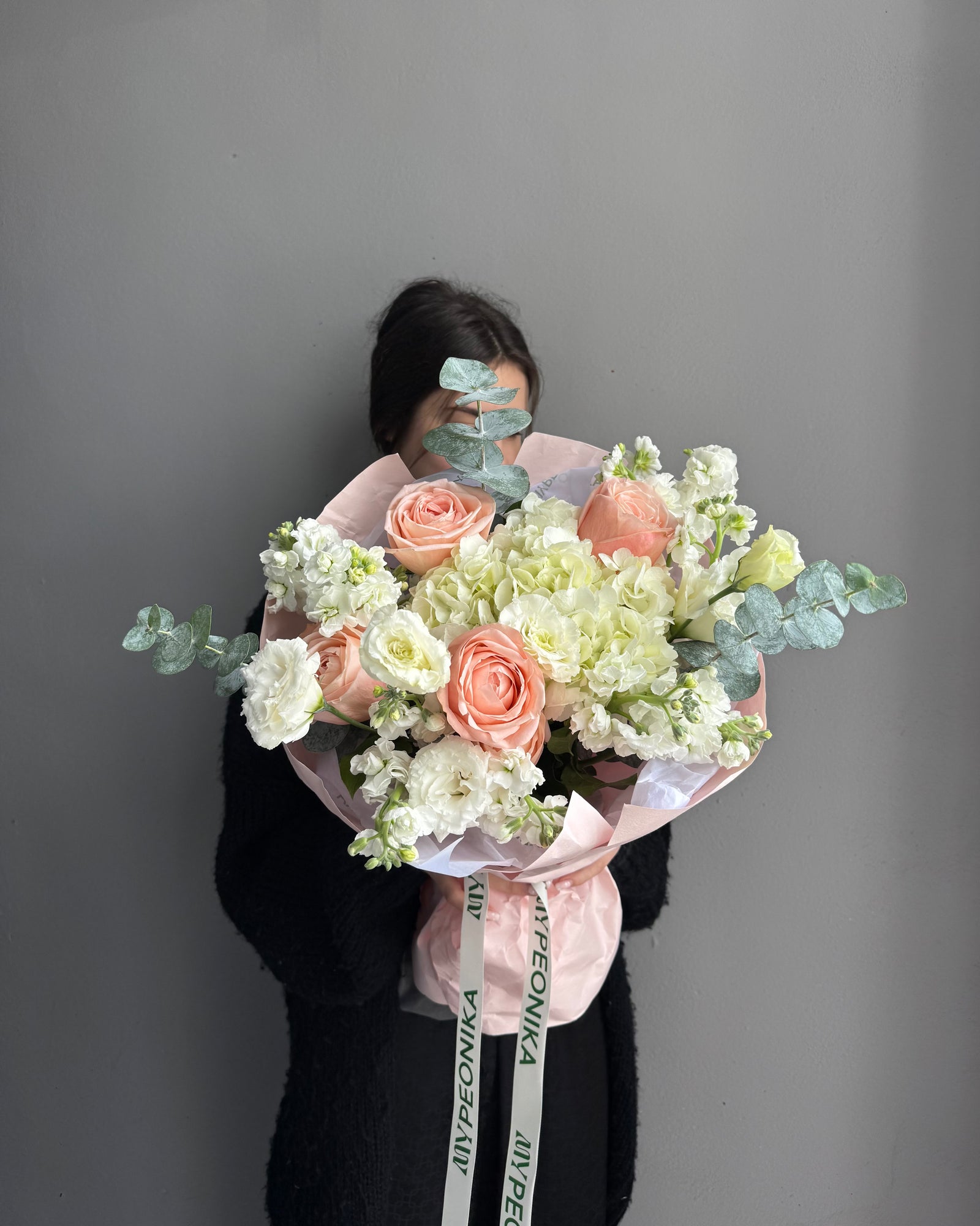 Bouquet "Little Wonder" - Roses, hydrangeas