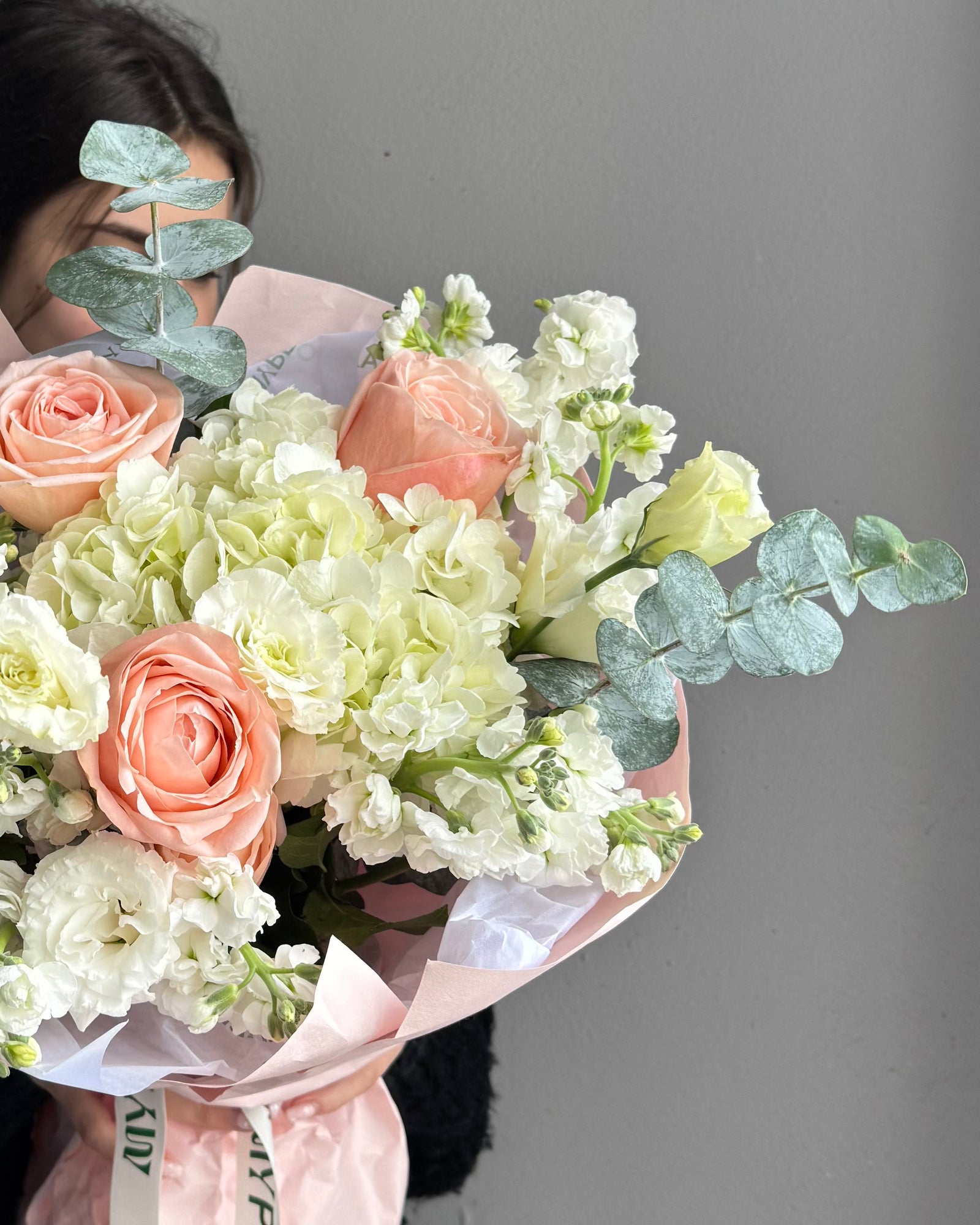 Bouquet "Little Wonder" - Roses, hydrangeas