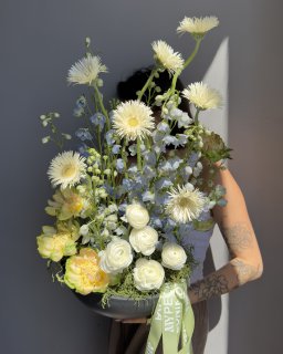 Interior arrangement &quot;Bloom Boom&quot; - Veggie roses, gerbera, ranunculus, delphinium