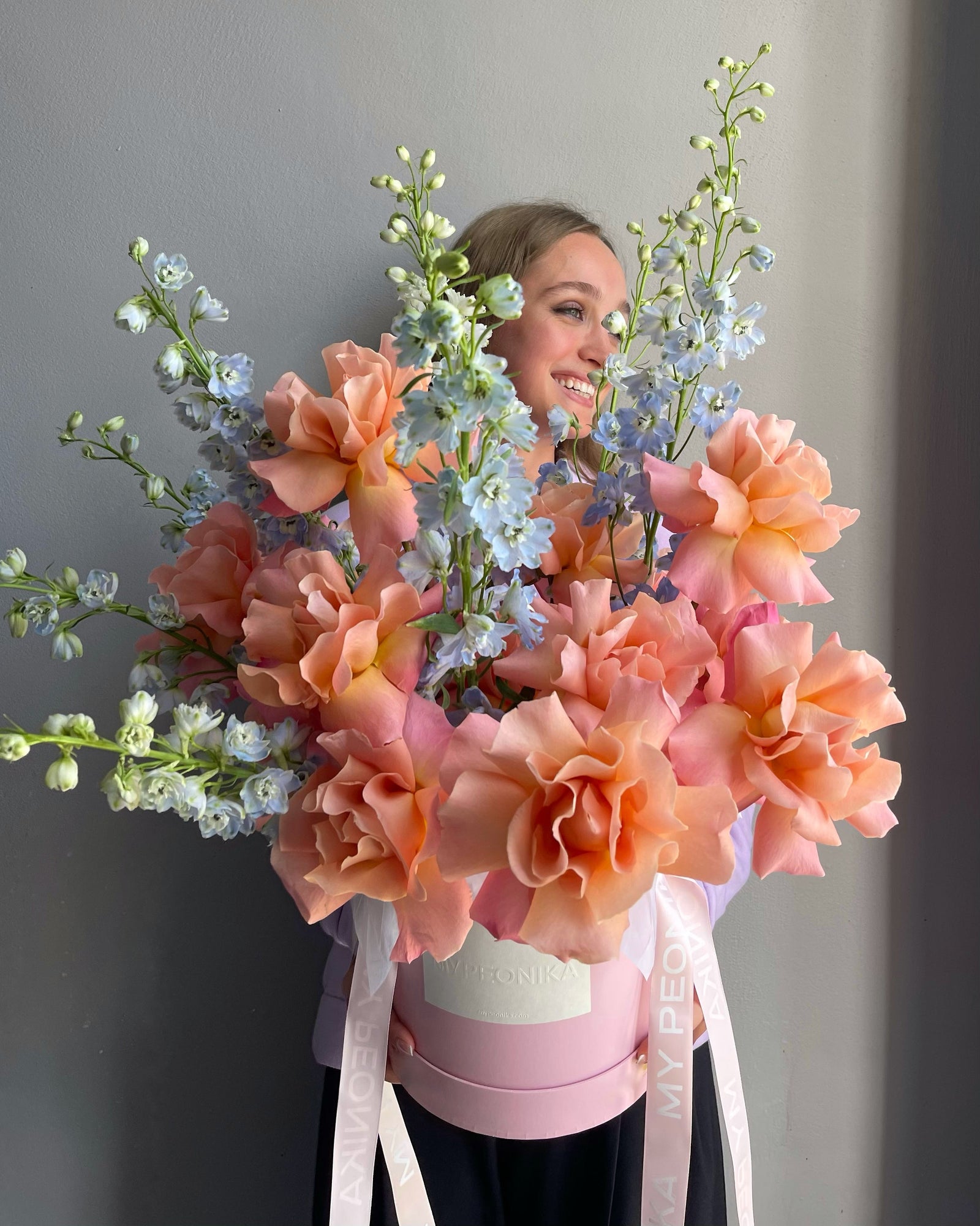 Flower box “Côte d'Azur Bloom” - French roses, delphiniums