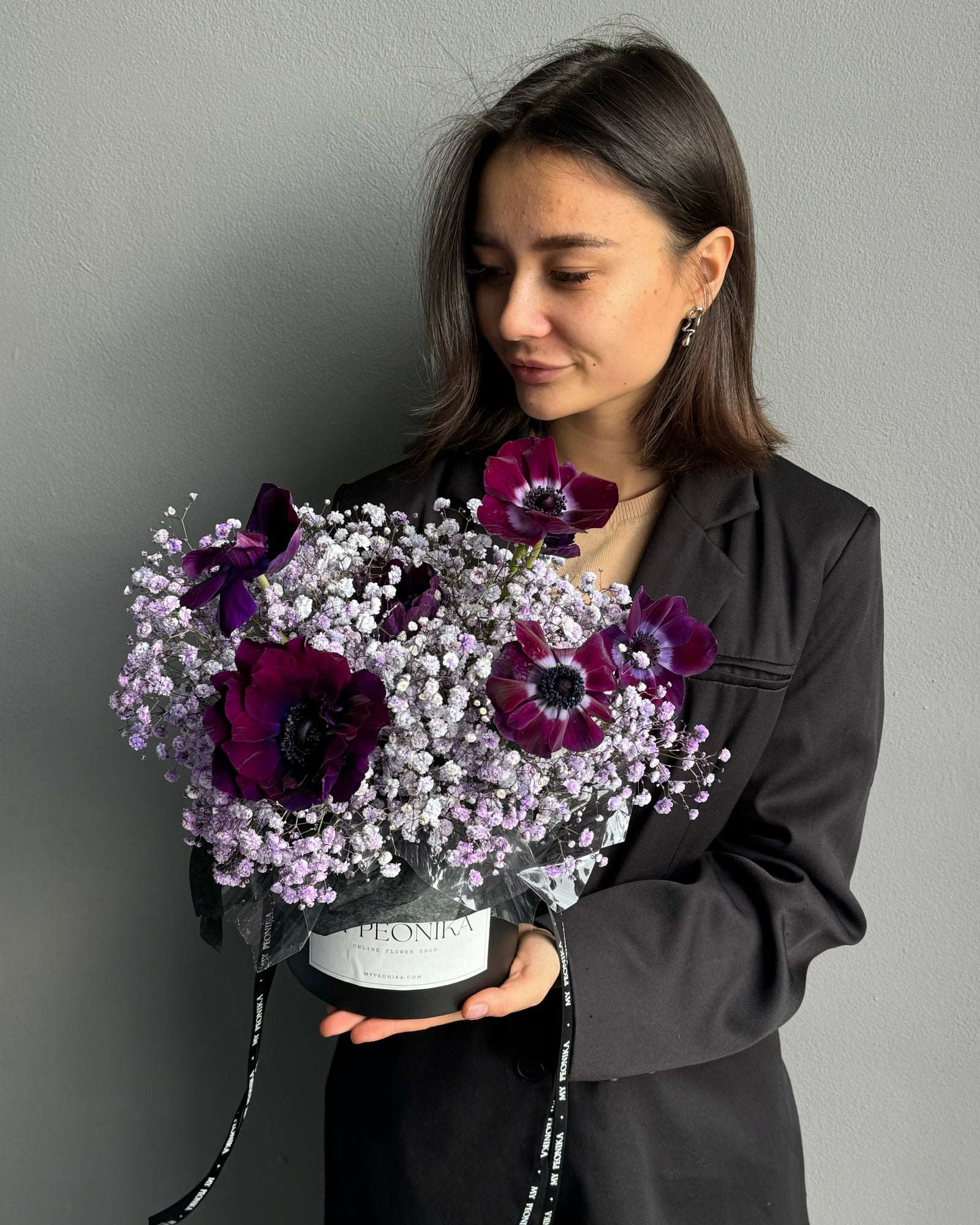 Flower Bow “Velvet Dreams Box” - anemones, baby’s breath