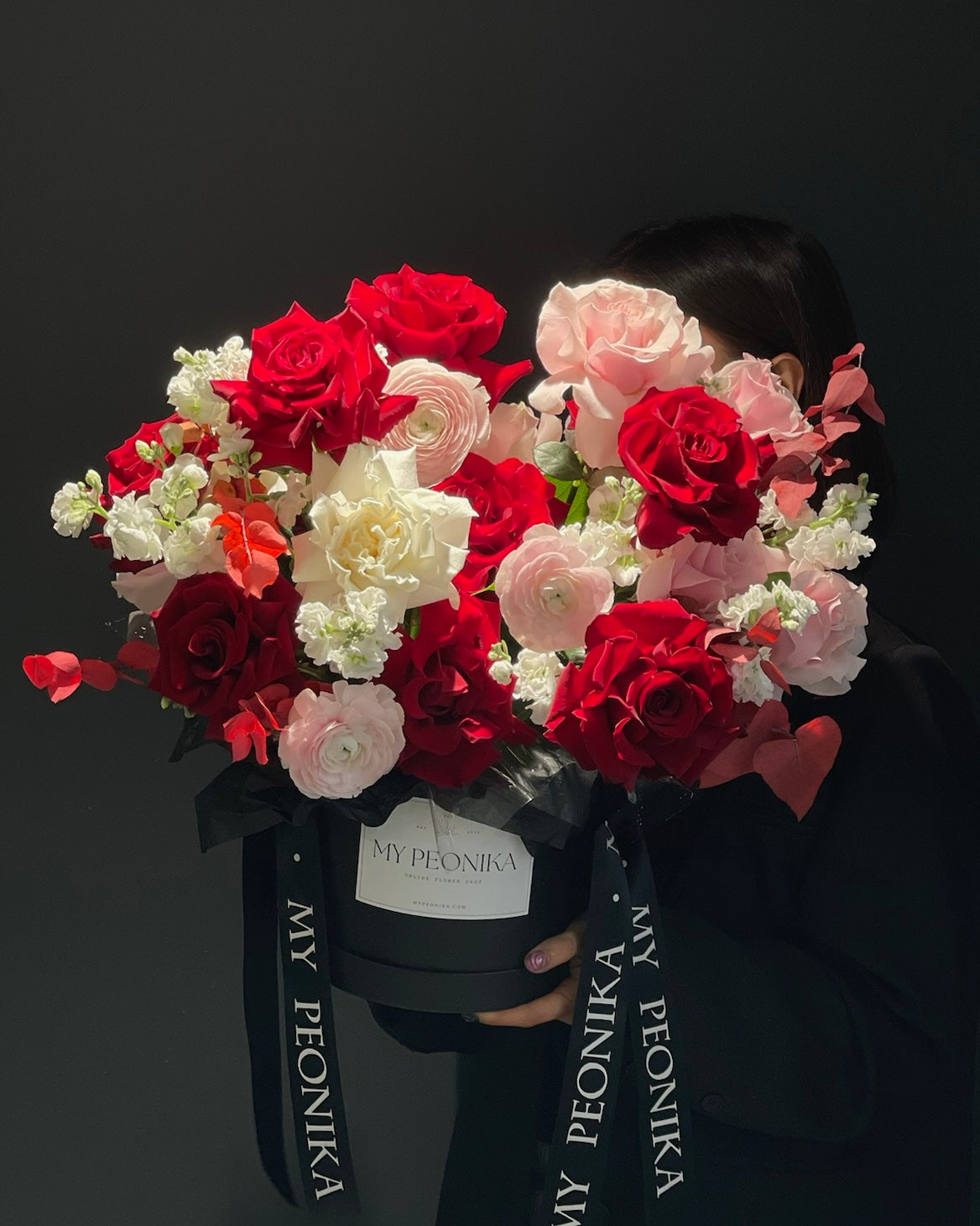 Flower box “Cherry Bomb” - roses, ranunculuses
