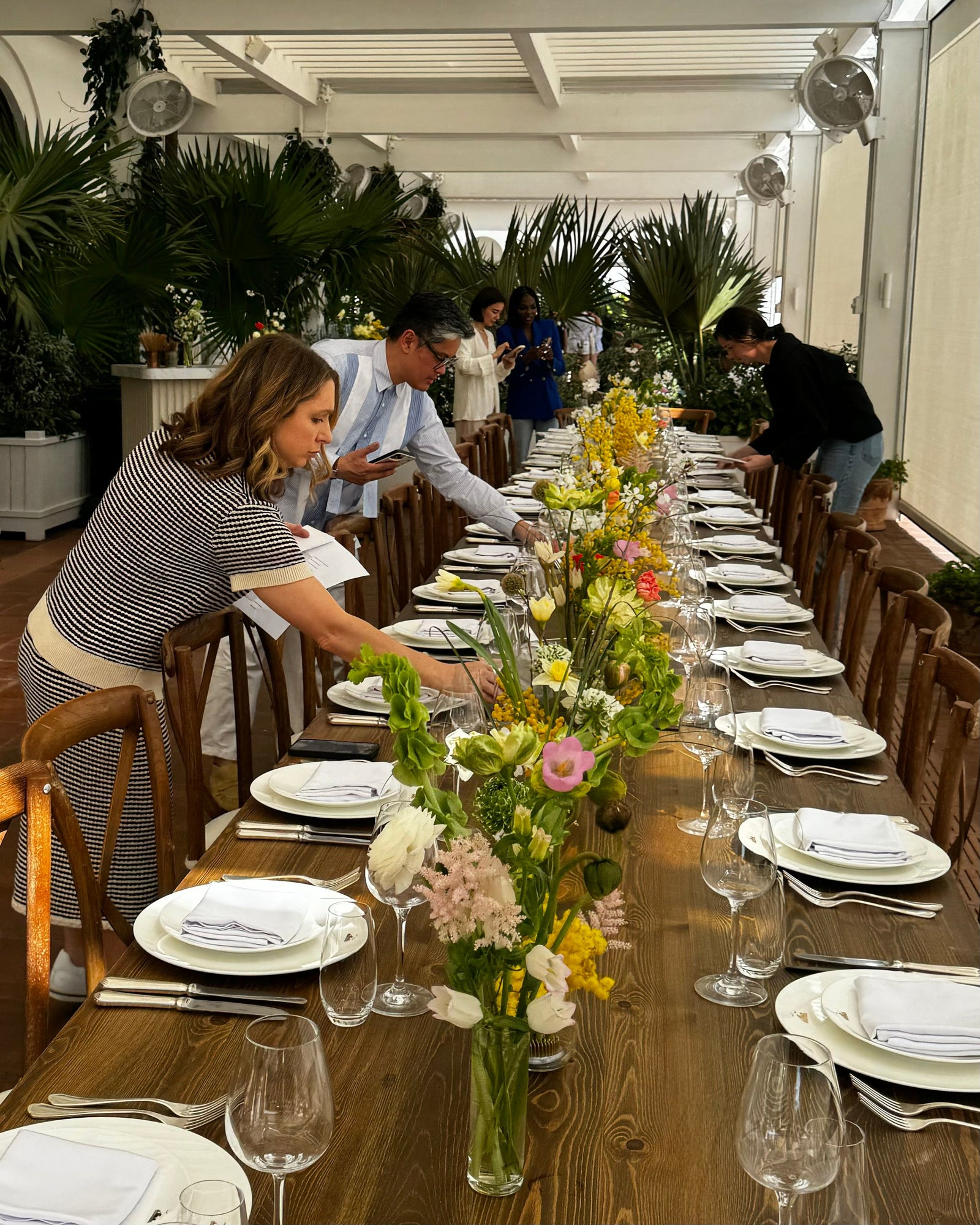 Table set of bud vases