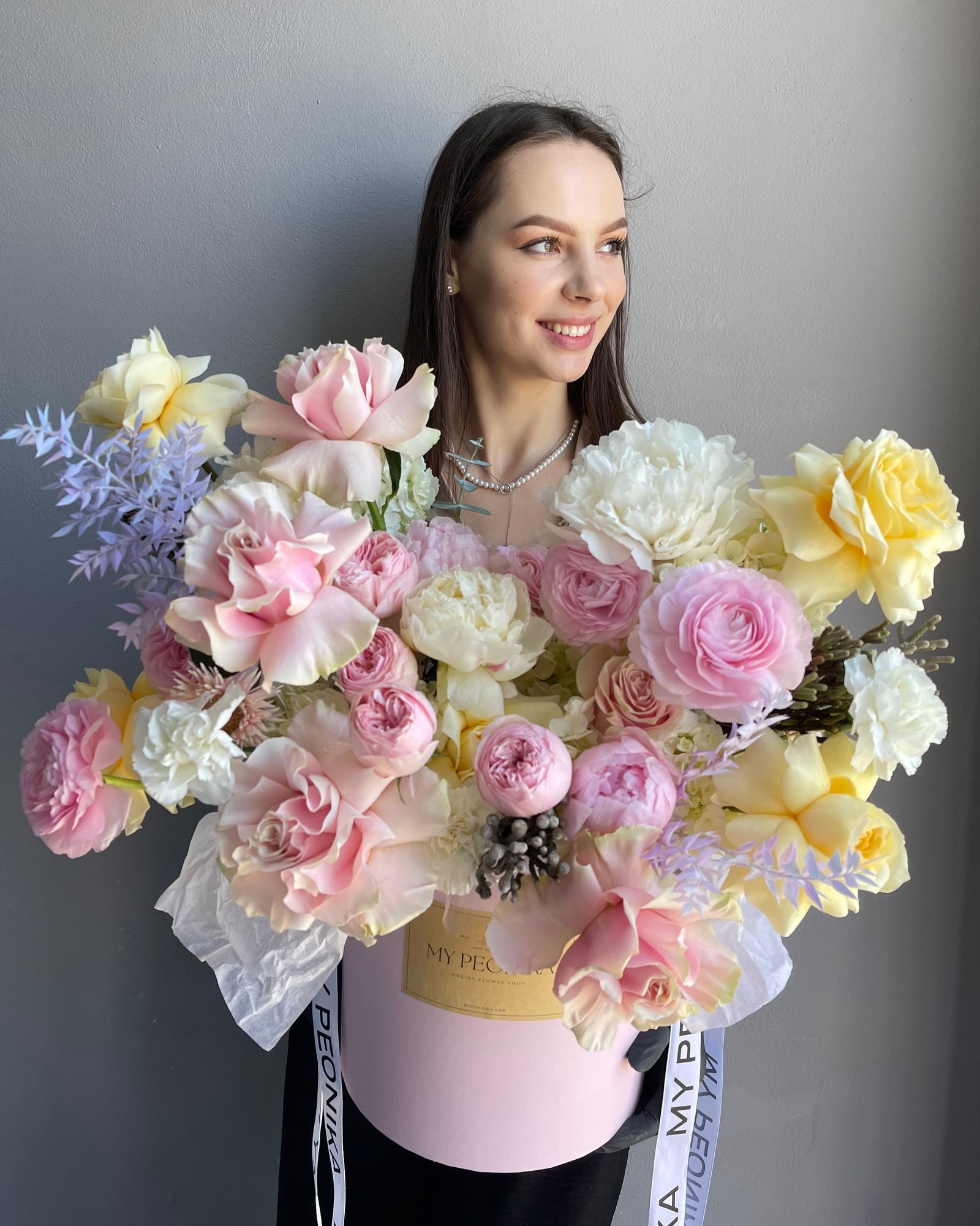 Flower Box "Pure Love" - garden roses, ranunculuses