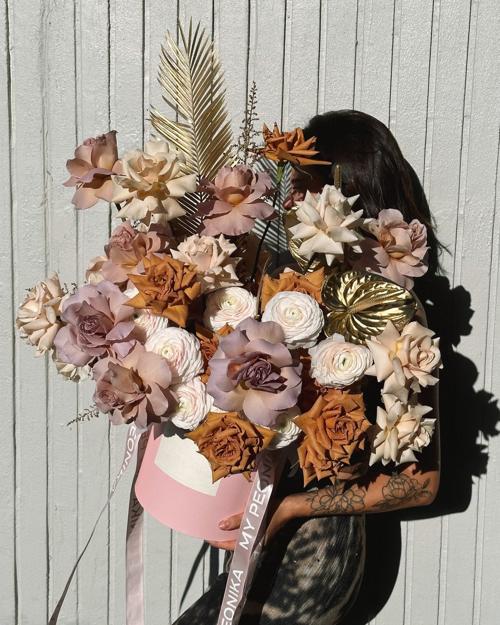 Flower box “Terra Mocha” - roses, ranunculuses