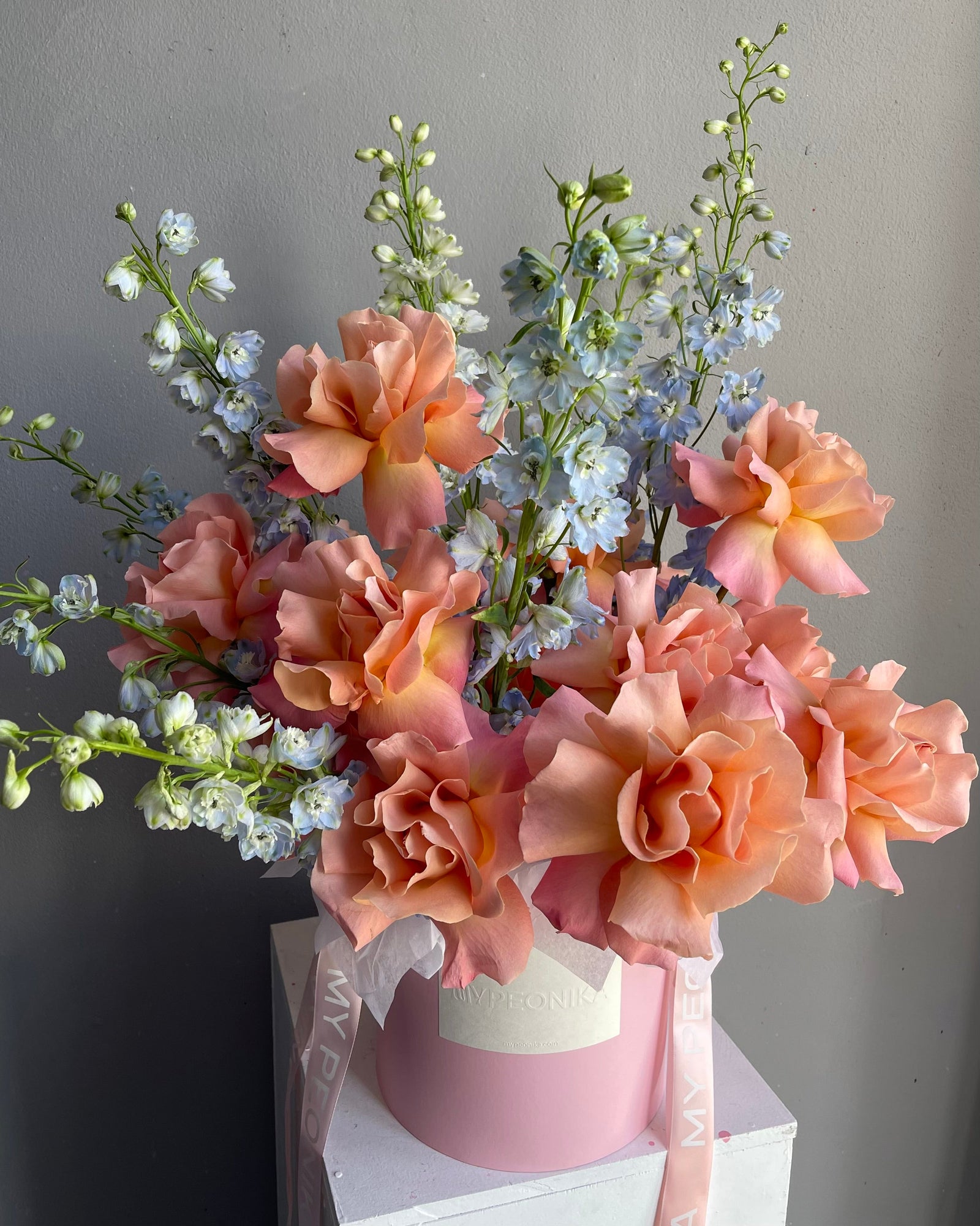 Flower box “Côte d'Azur Bloom” - French roses, delphiniums