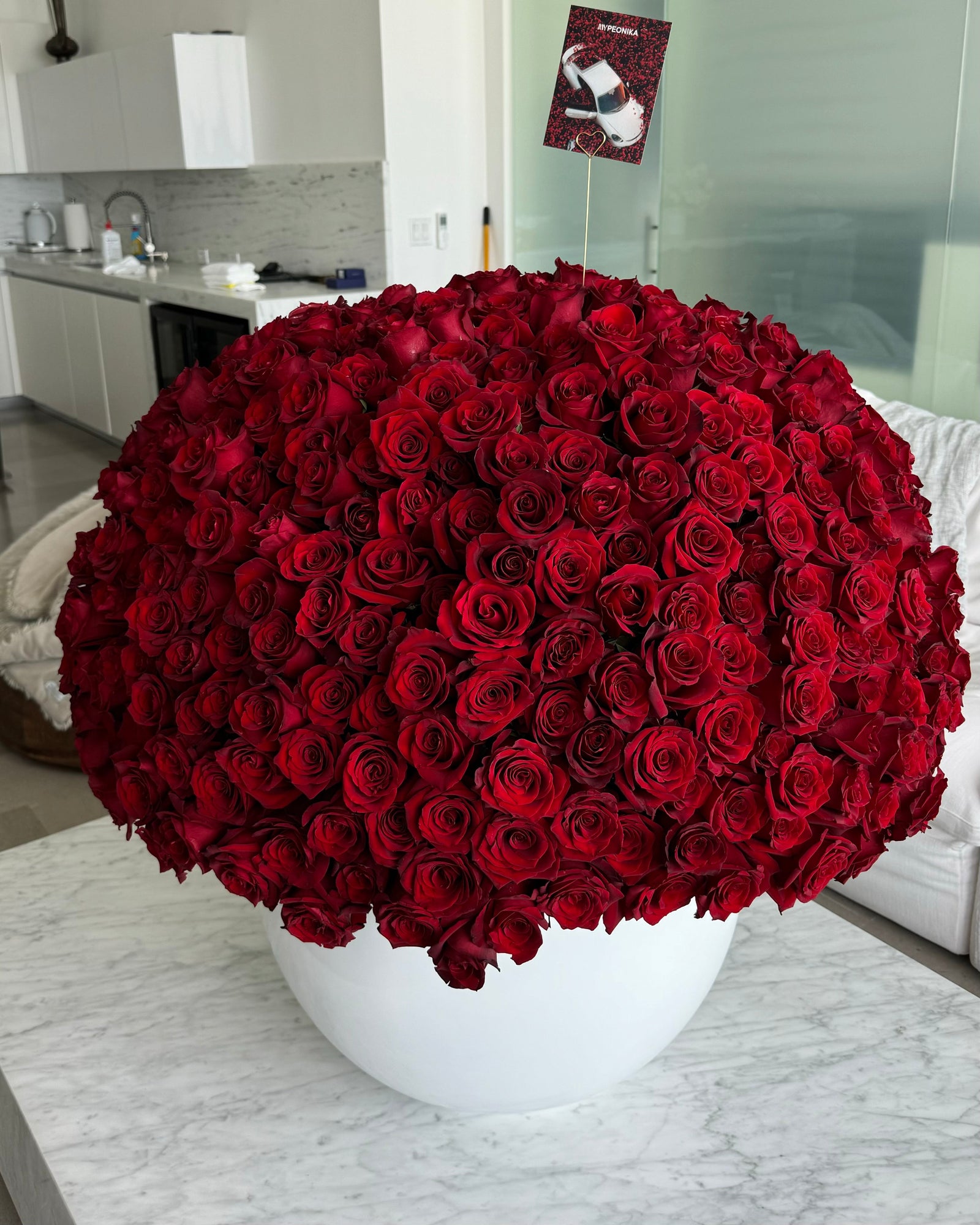 WOW-ARRANGEMENT “500 roses” - red roses in a white vase